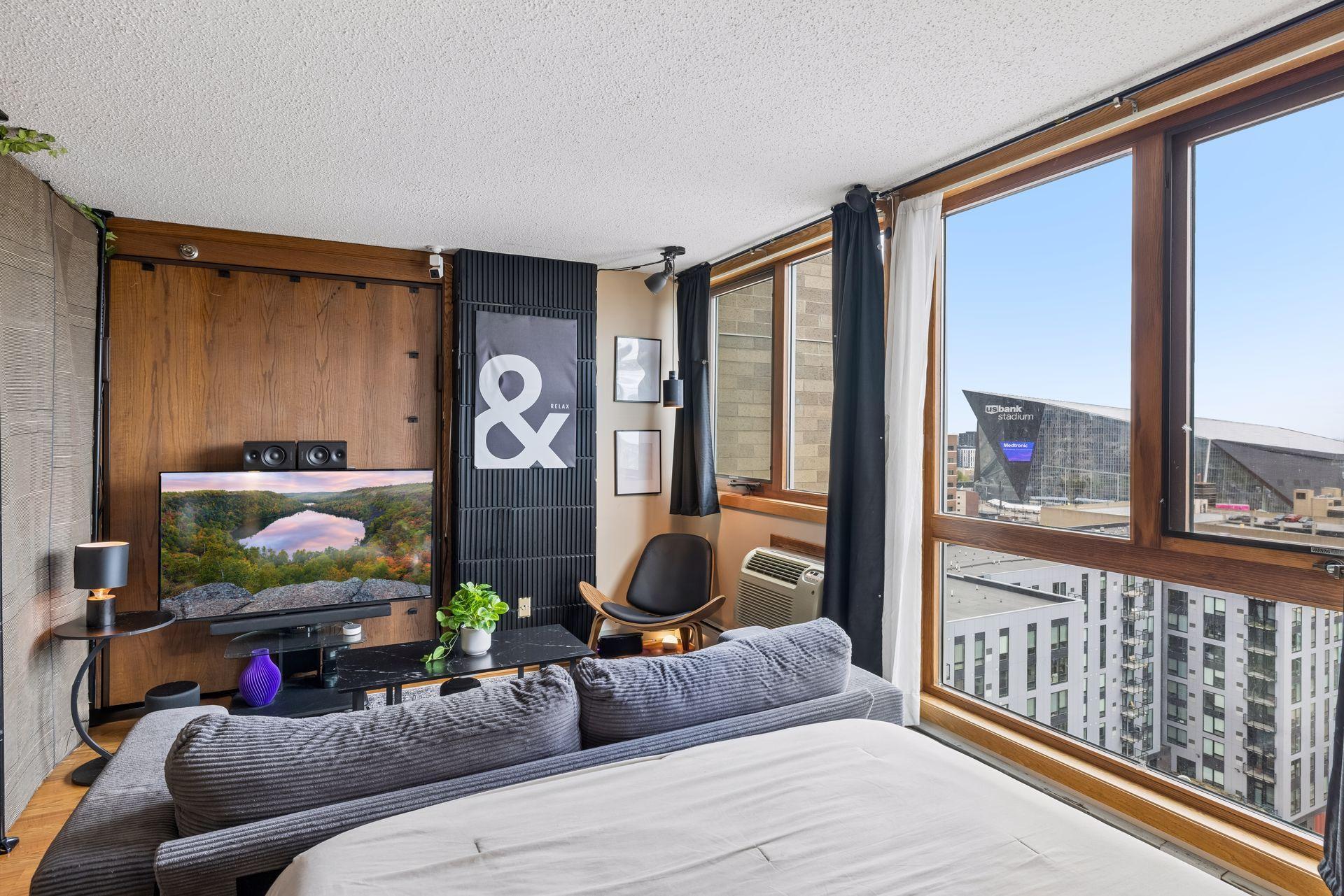 433 S 7th Street Unit: 1704