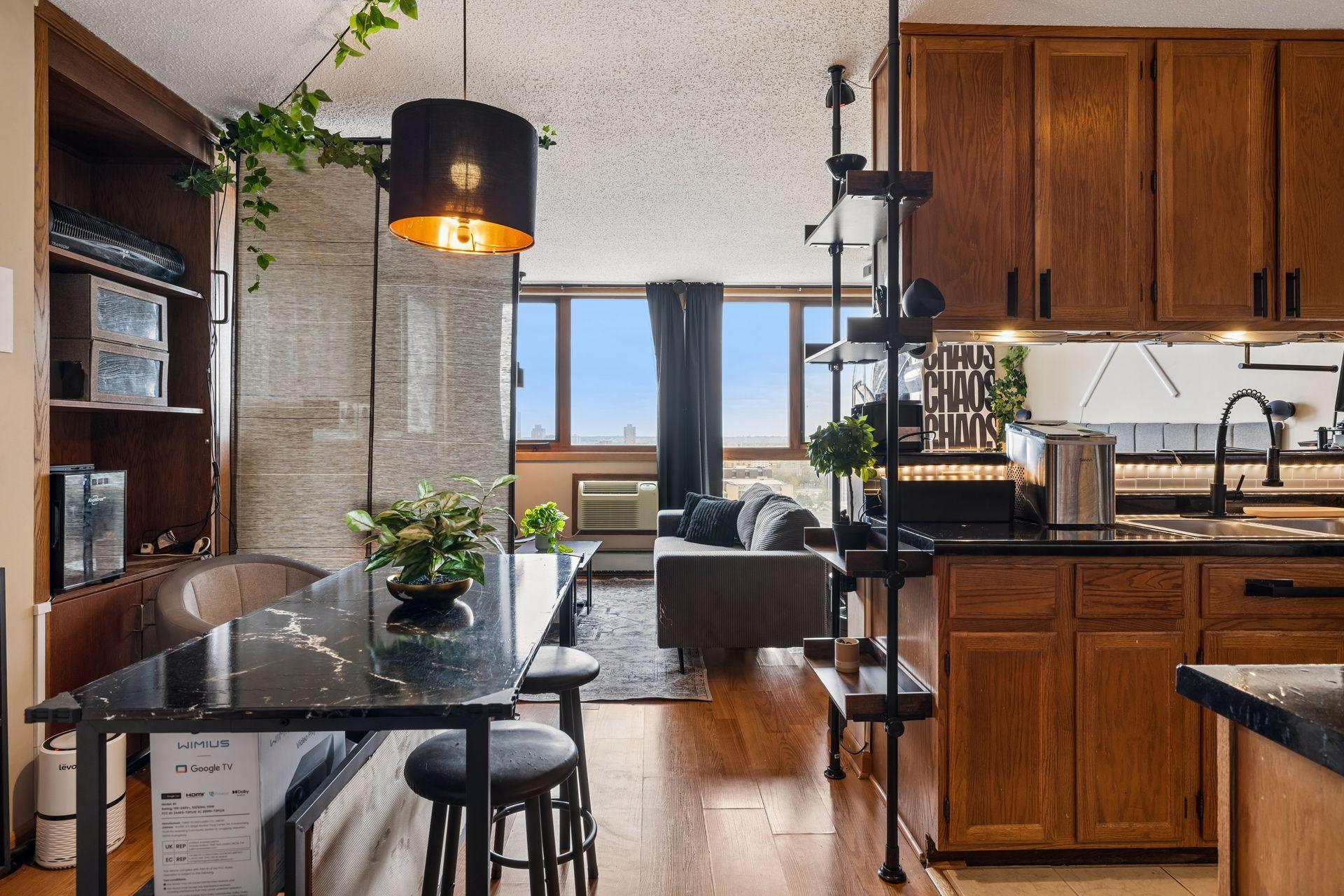 433 S 7th Street Unit: 1704