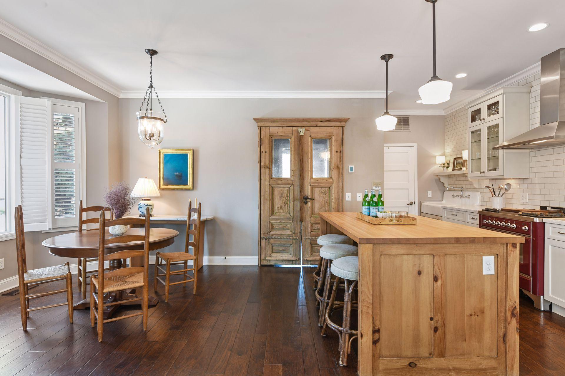 49 Island Avenue W
