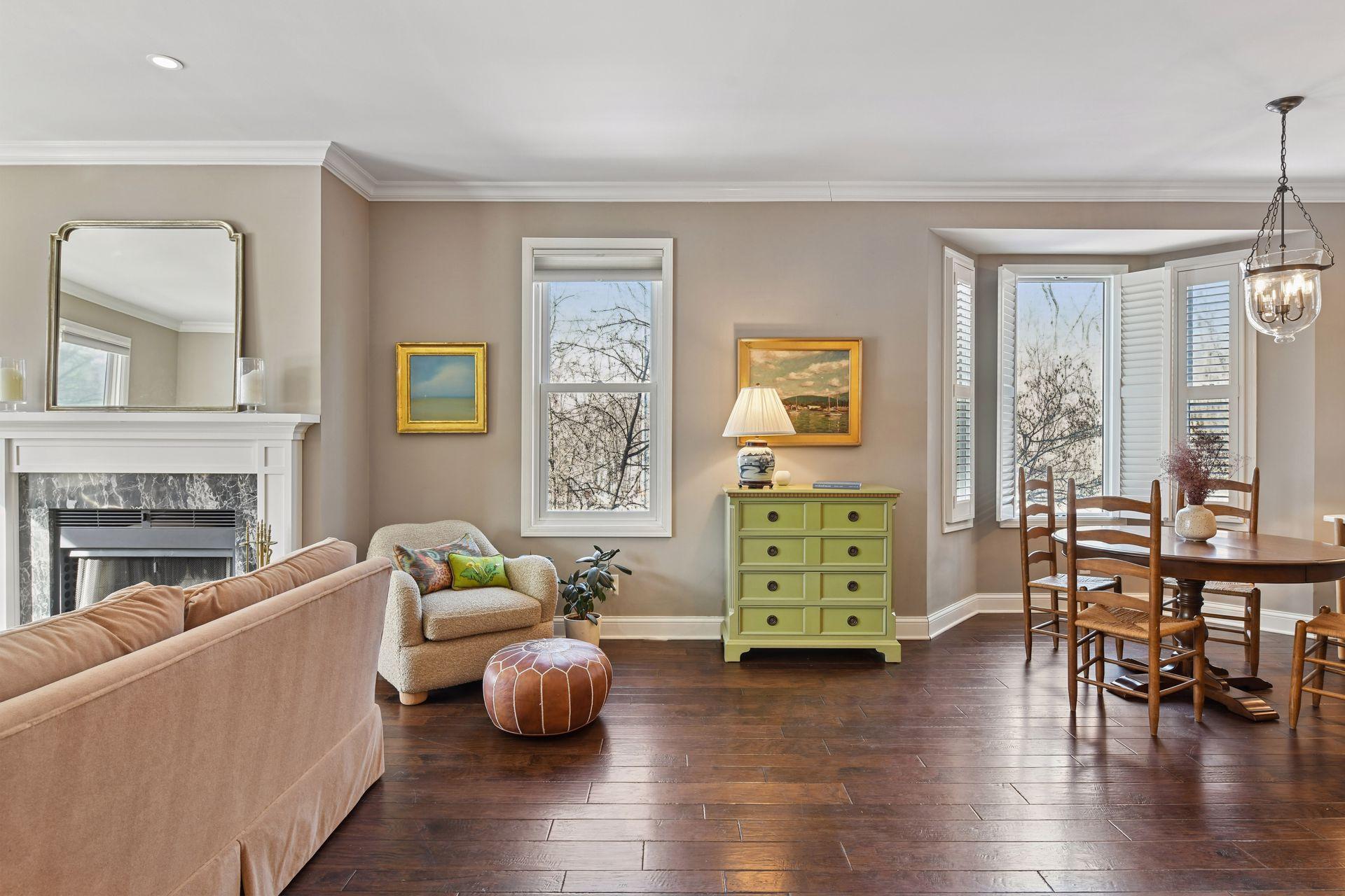 49 Island Avenue W