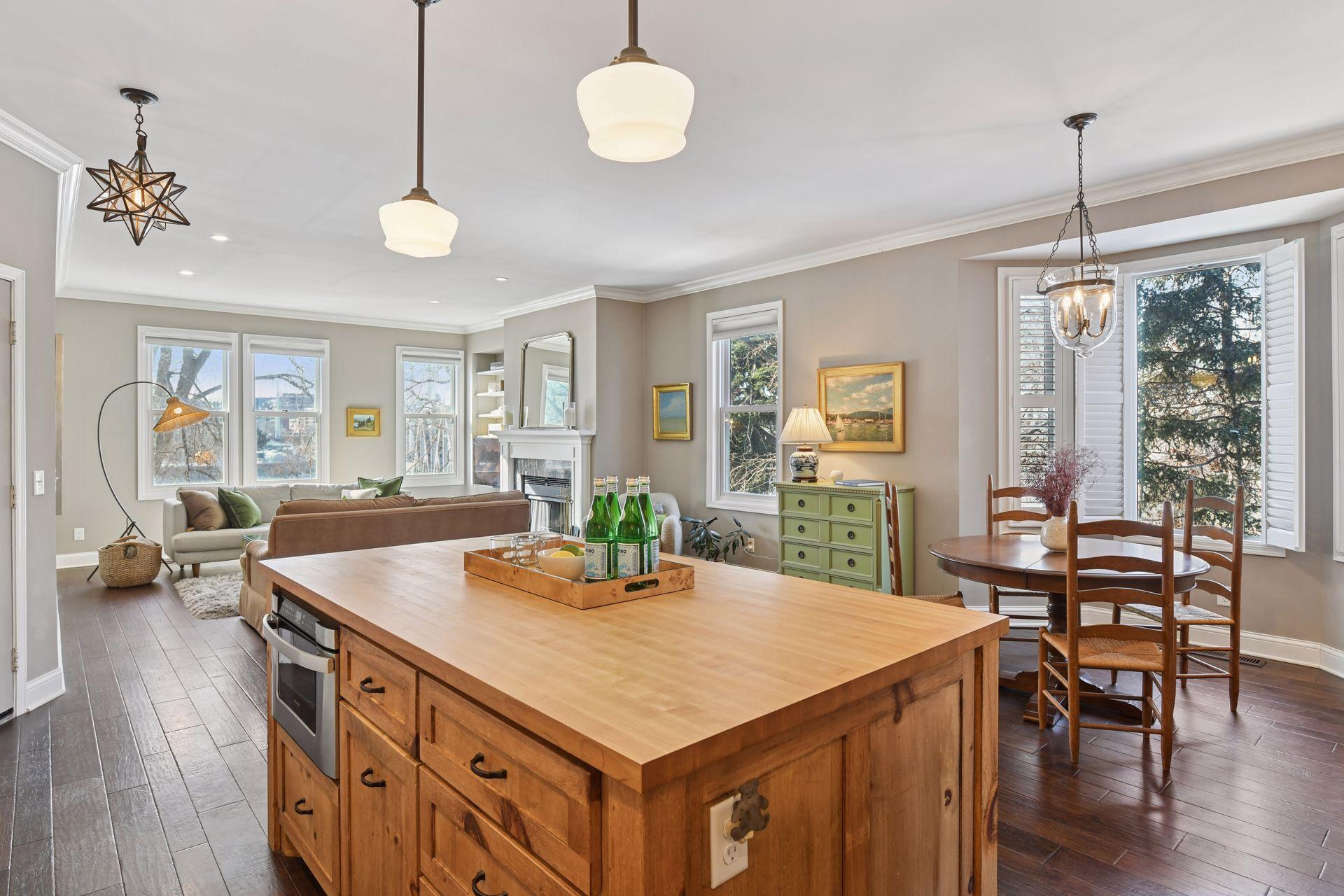 49 Island Avenue W