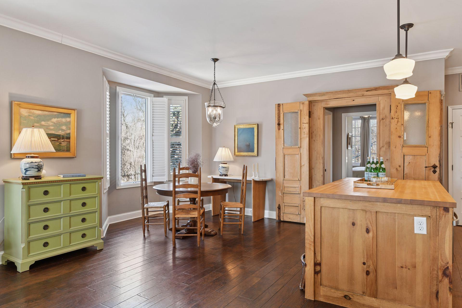 49 Island Avenue W