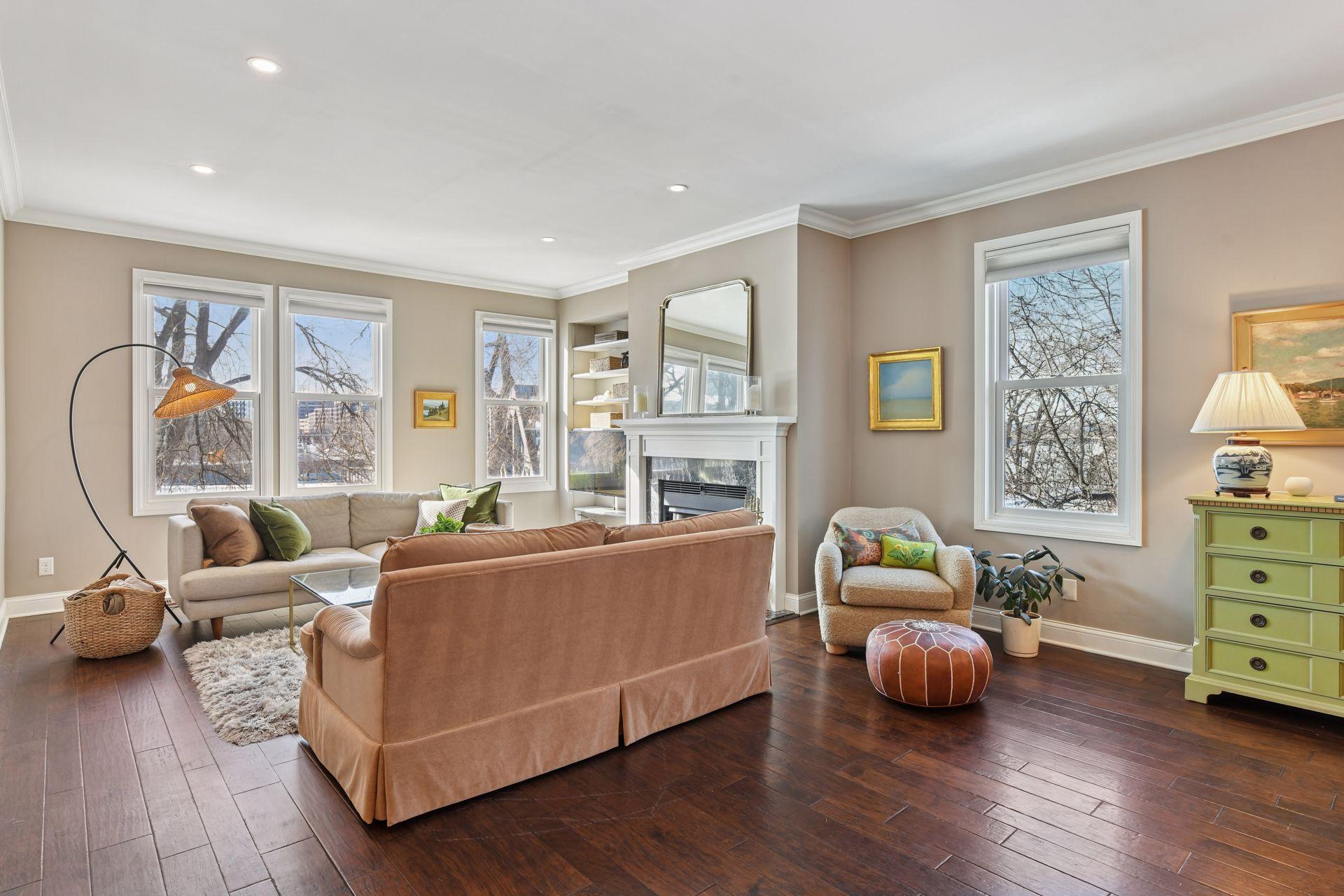 49 Island Avenue W