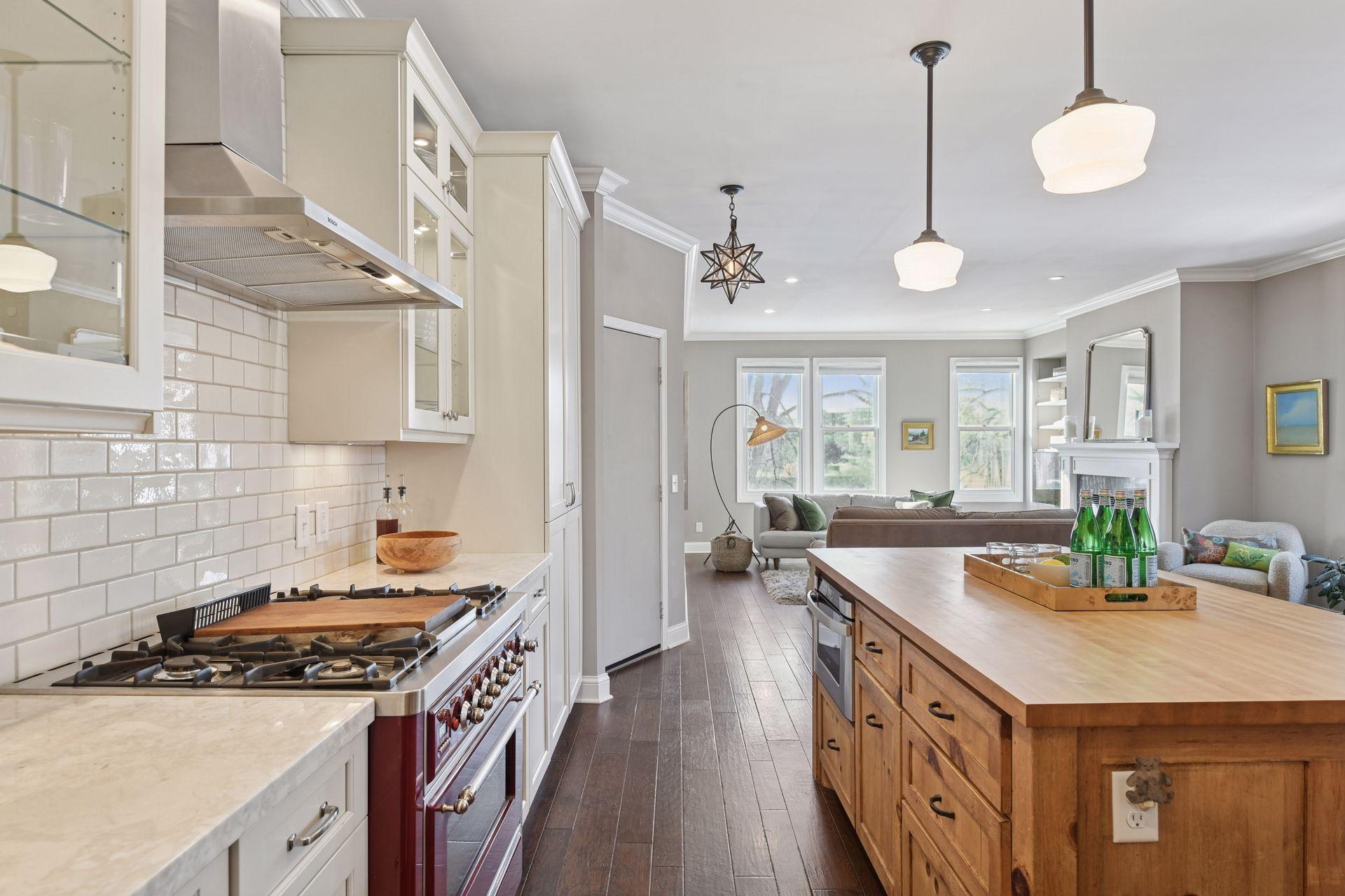 49 Island Avenue W