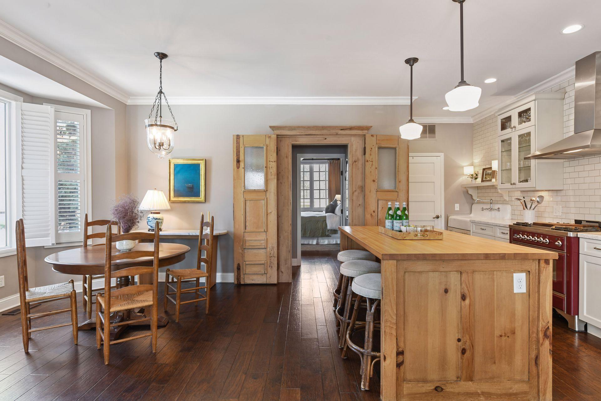 49 Island Avenue W