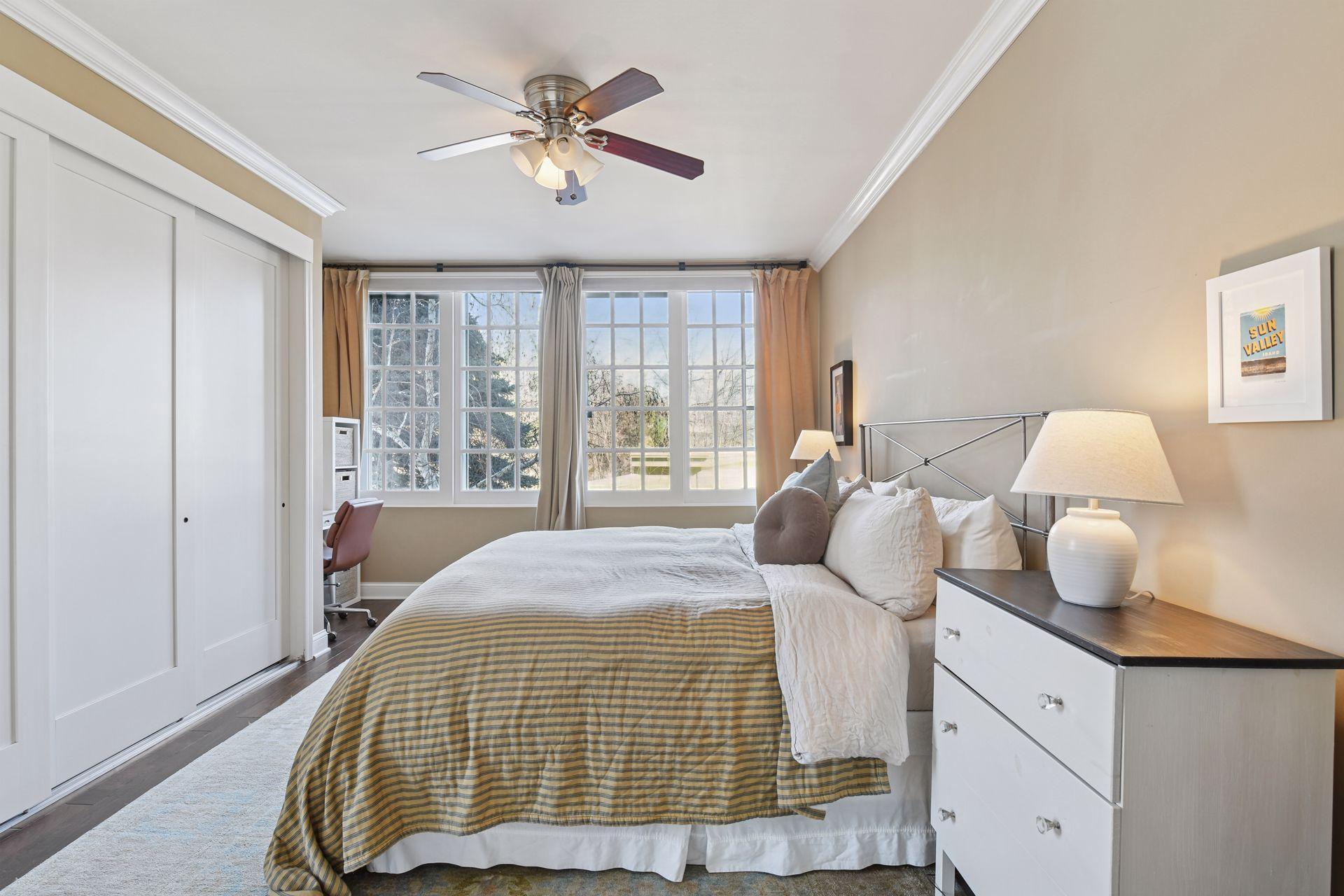 49 Island Avenue W