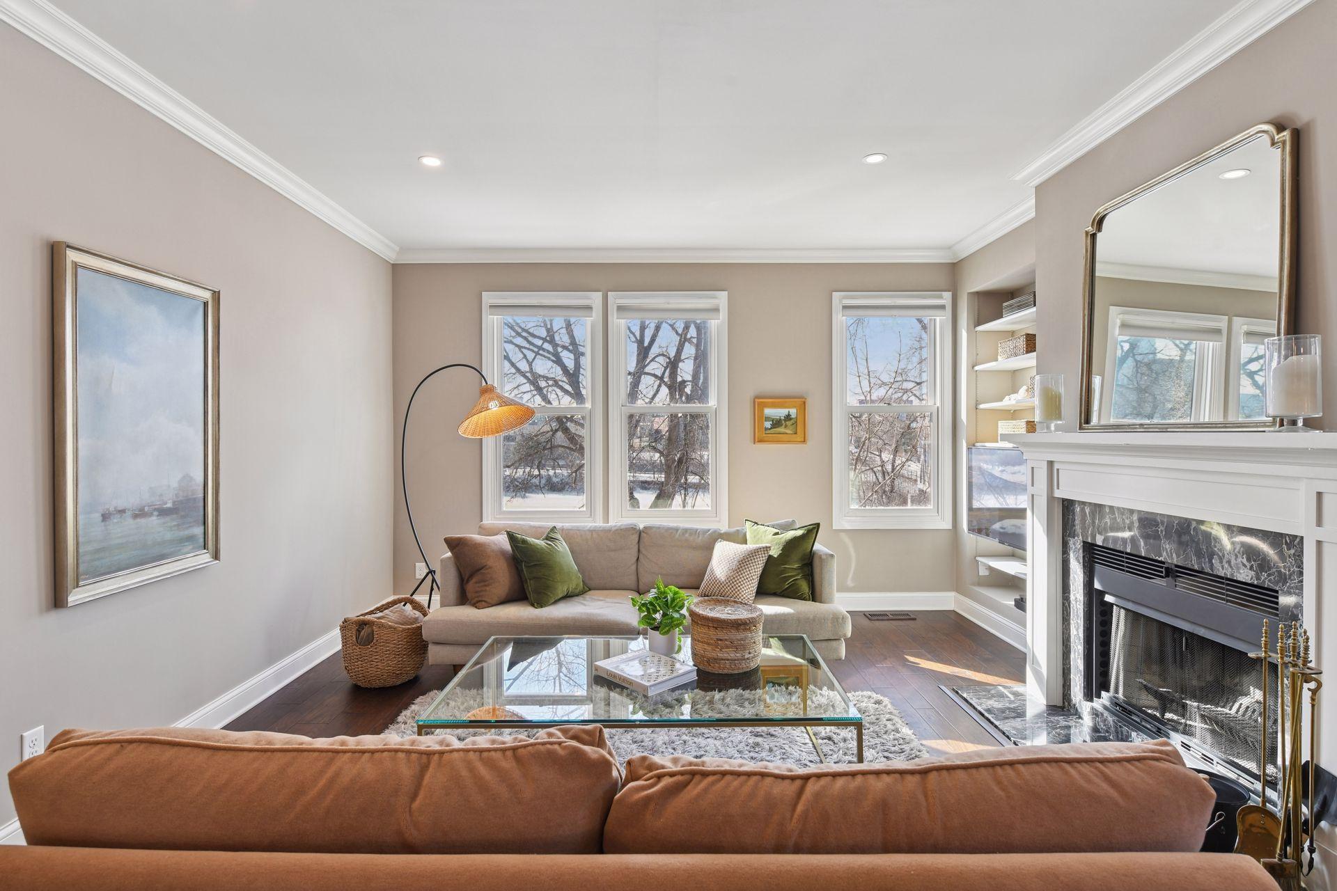 49 Island Avenue W