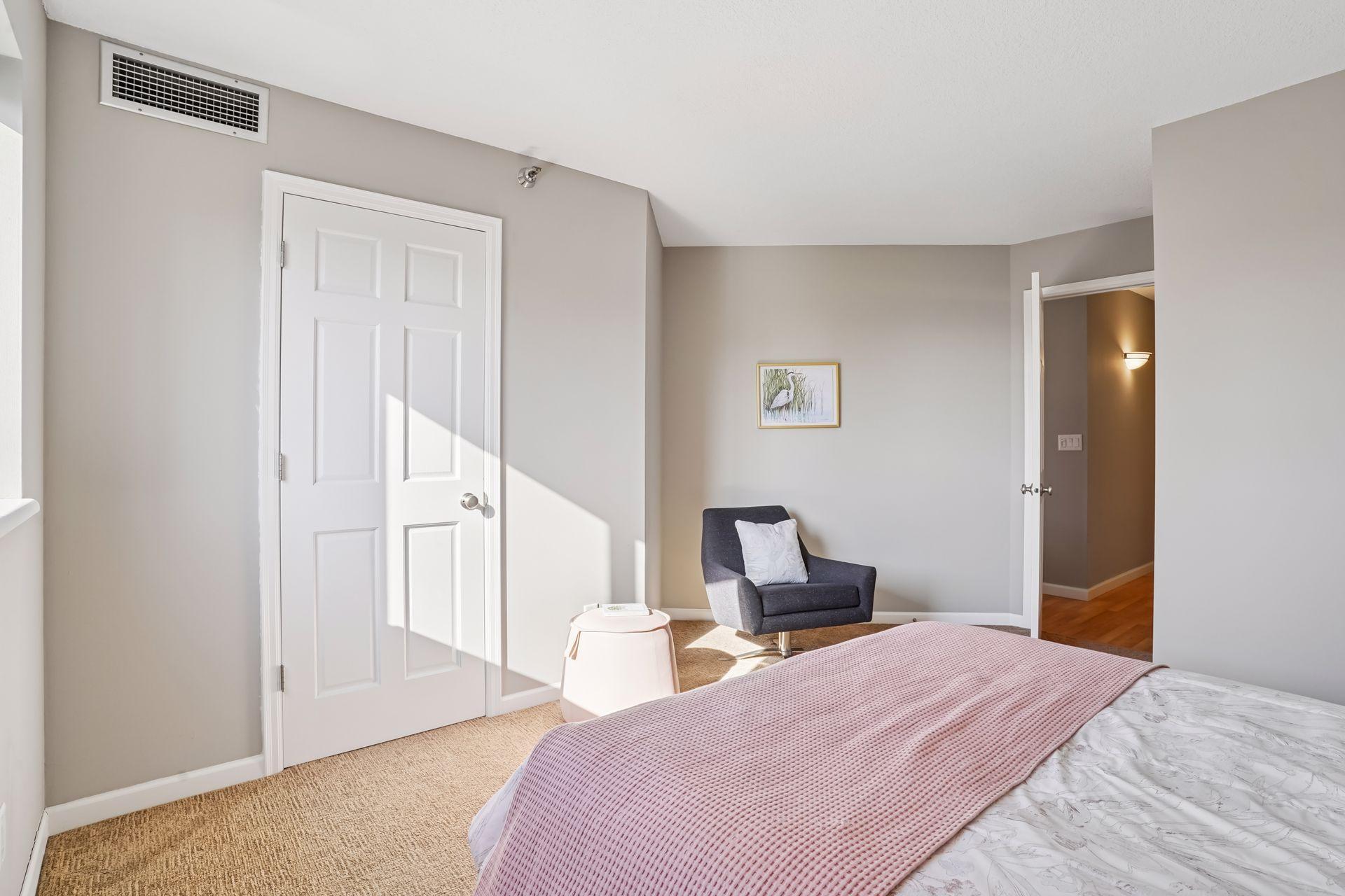 78 10th Street E Unit: 1010