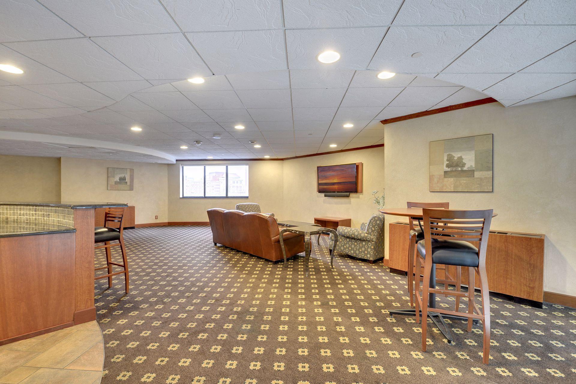 78 10th Street E Unit: 1010