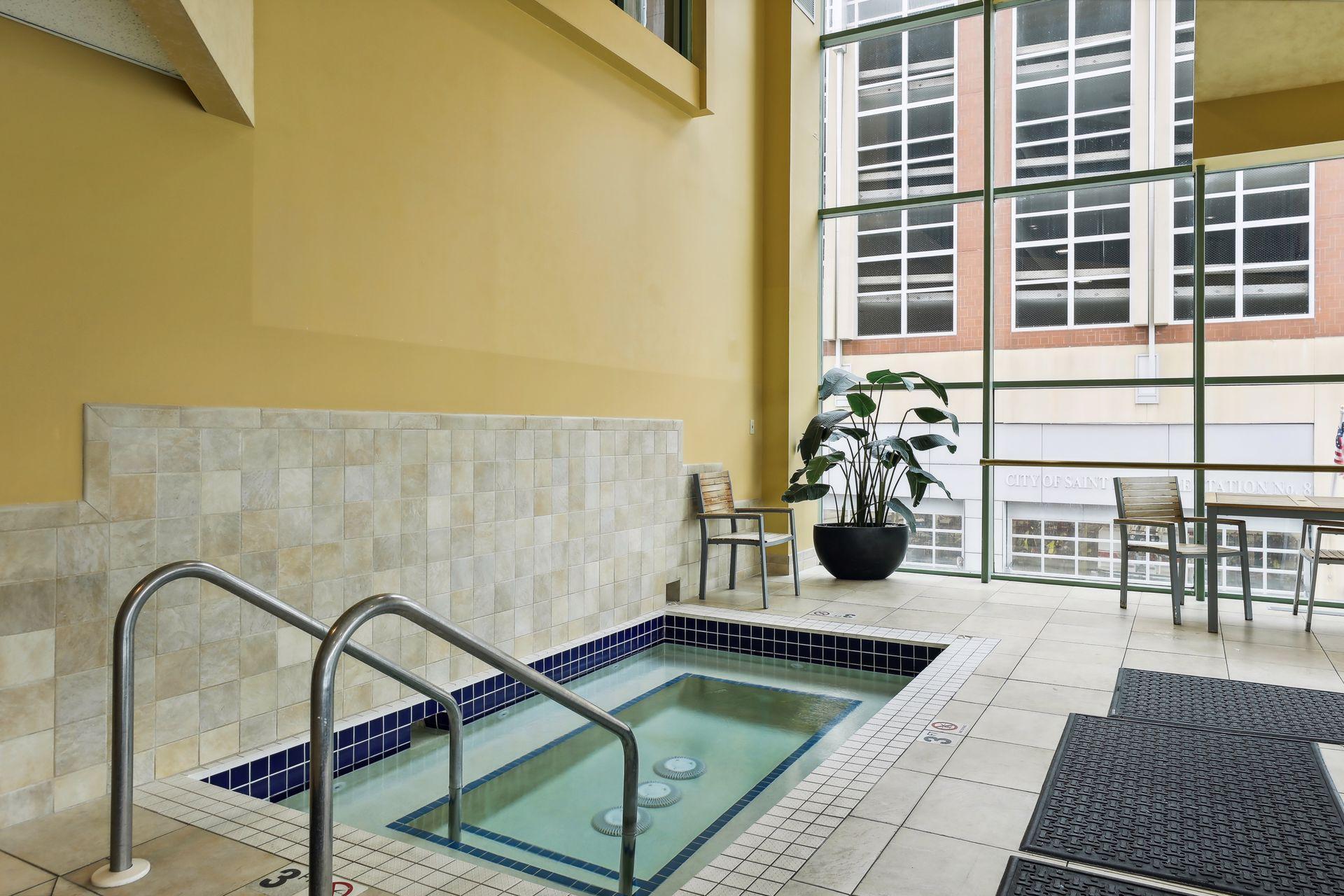 78 10th Street E Unit: 1010
