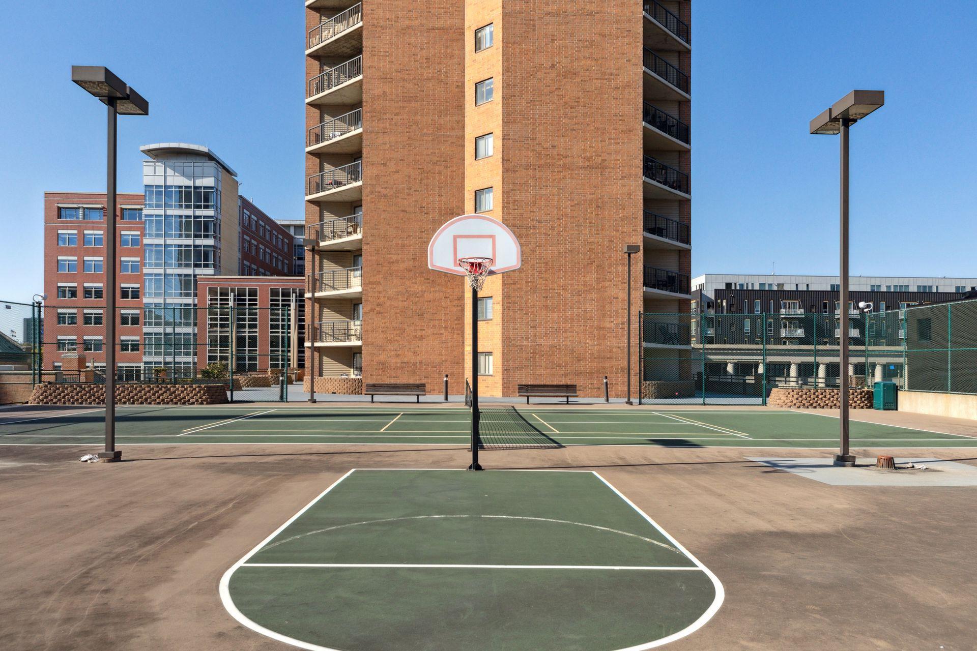 78 10th Street E Unit: 1010