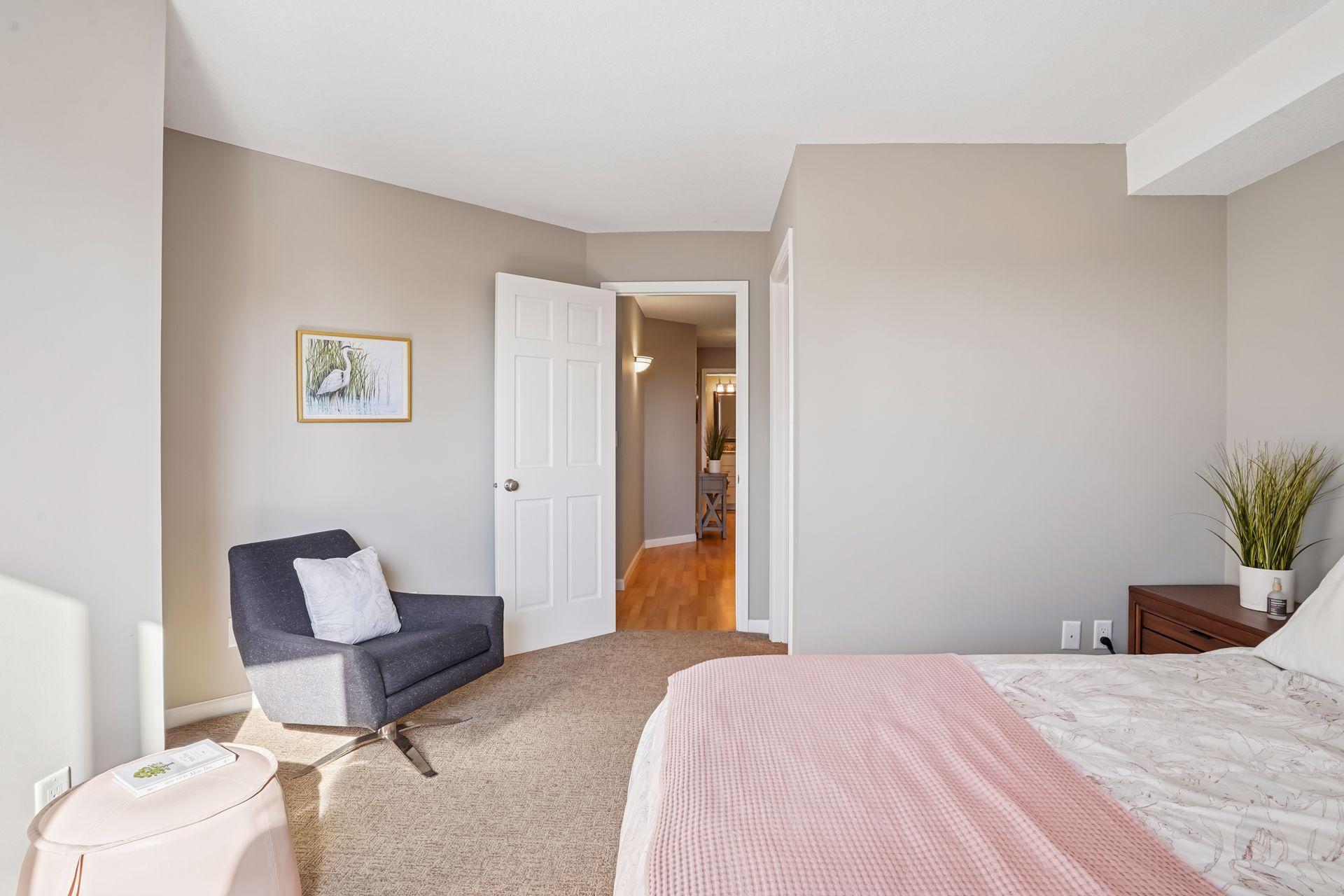 78 10th Street E Unit: 1010