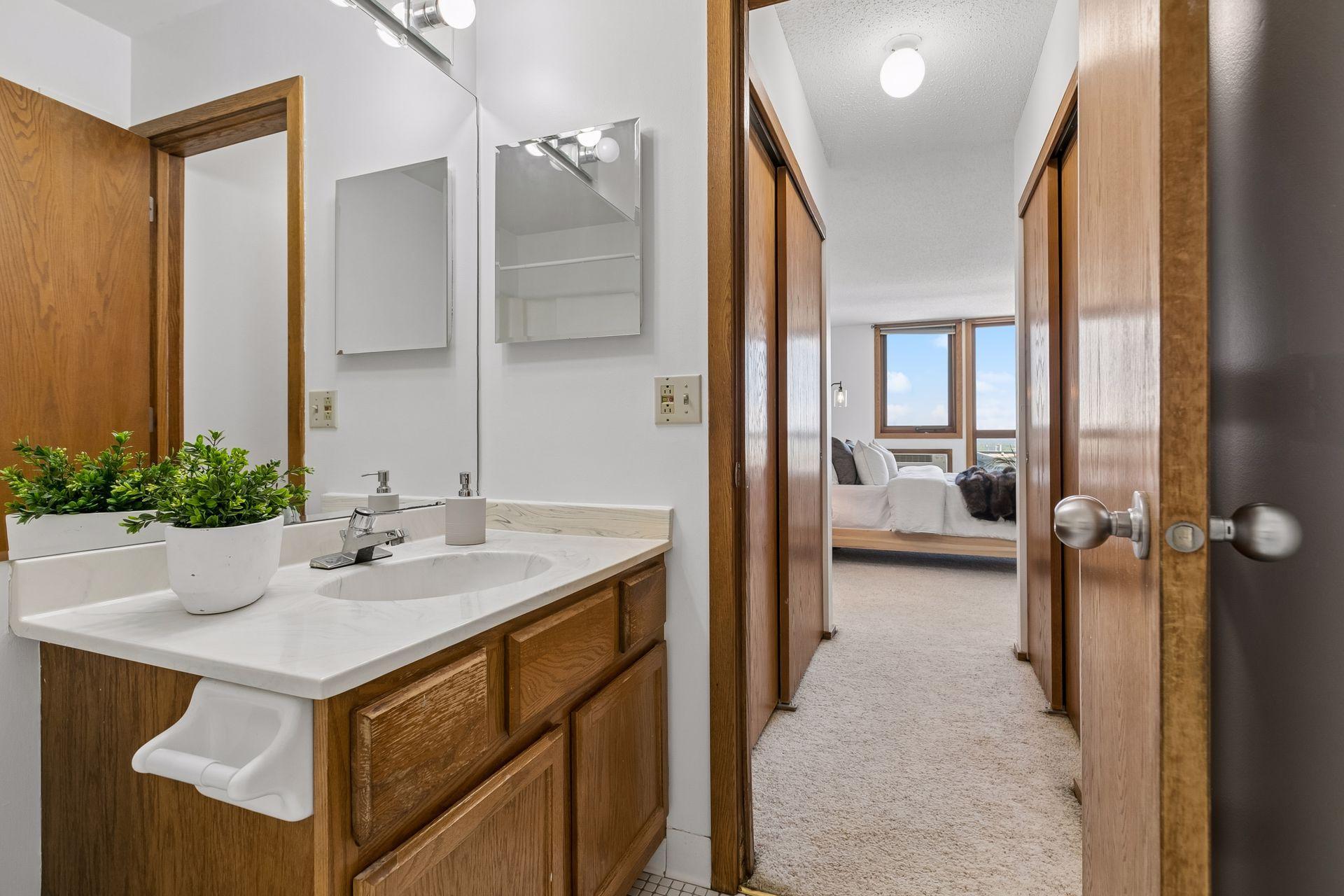 433 S 7th Street Unit: 2020