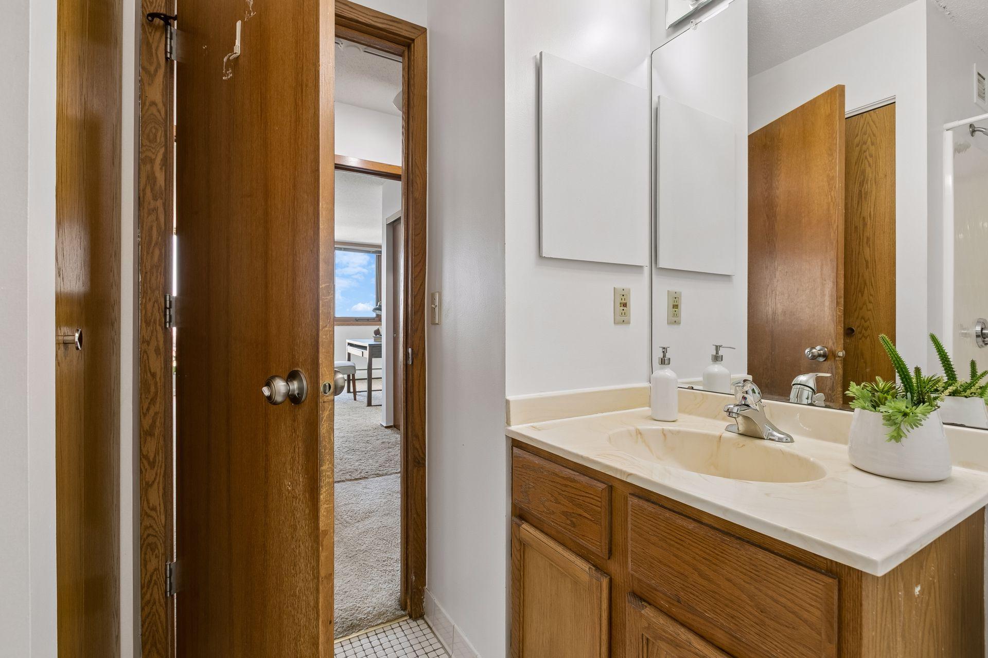 433 S 7th Street Unit: 2020