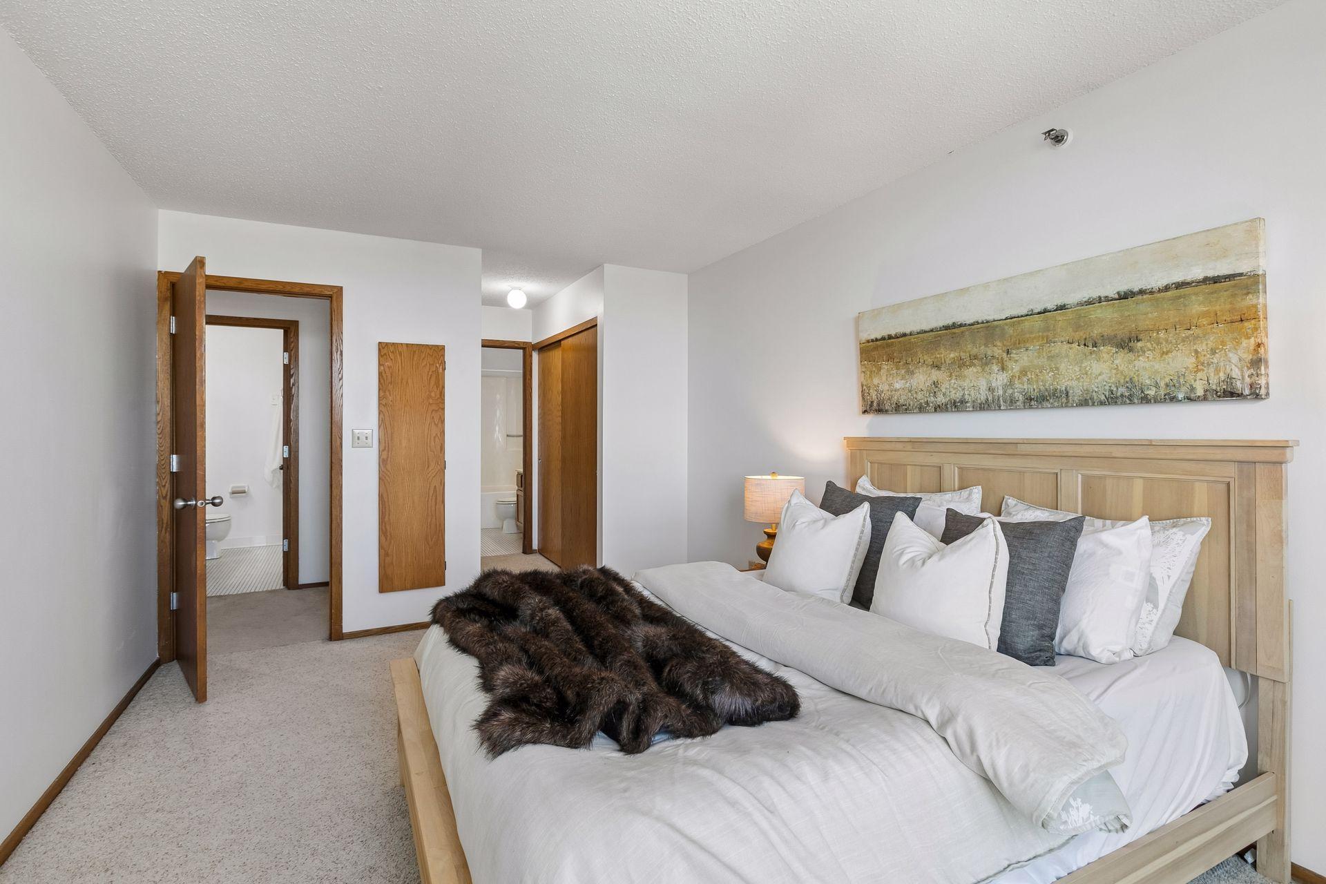 433 S 7th Street Unit: 2020