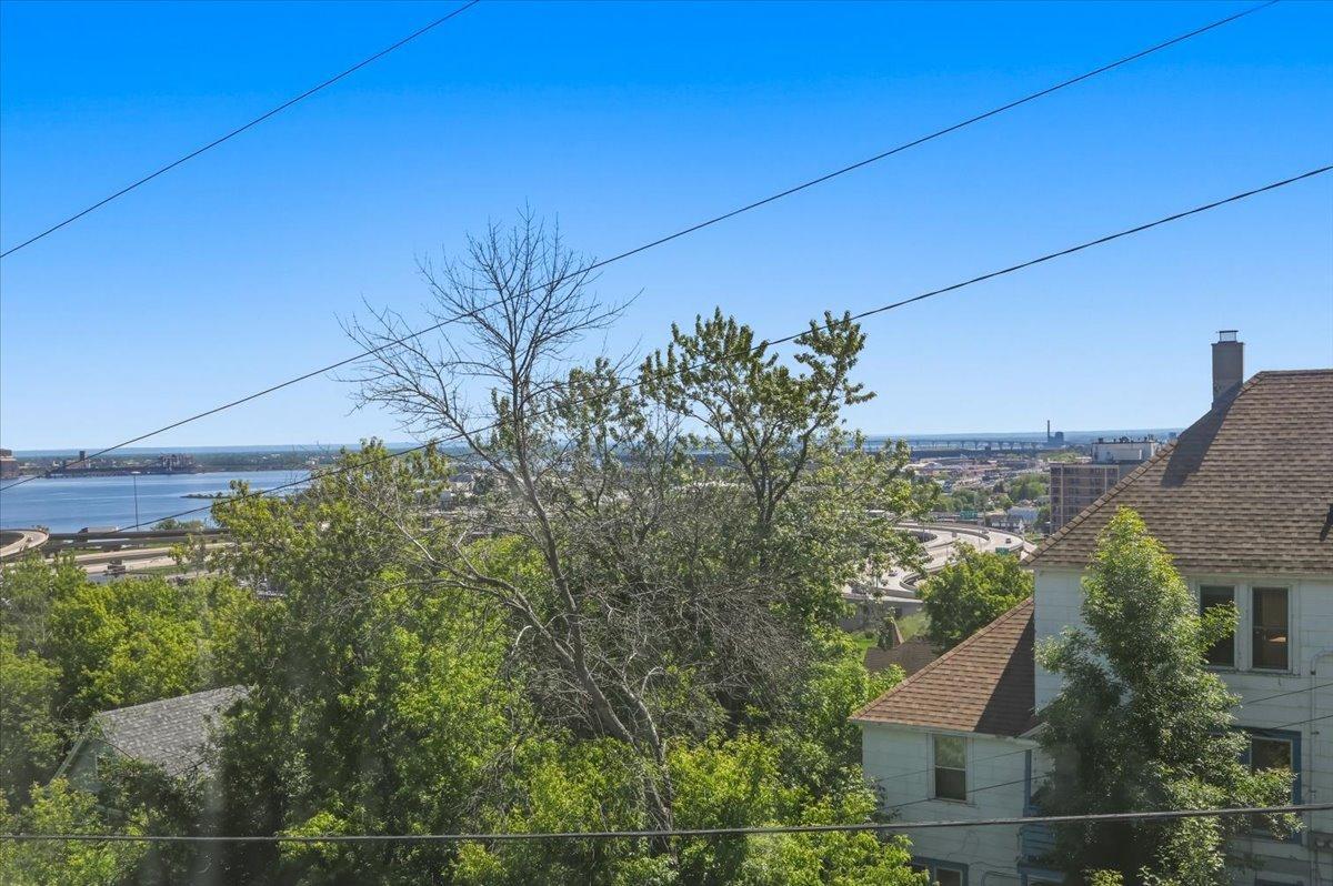 230 N 18th Avenue W