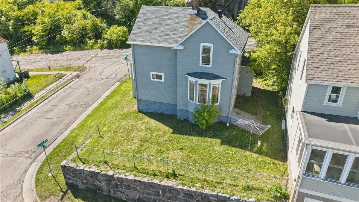 230 N 18th Avenue W