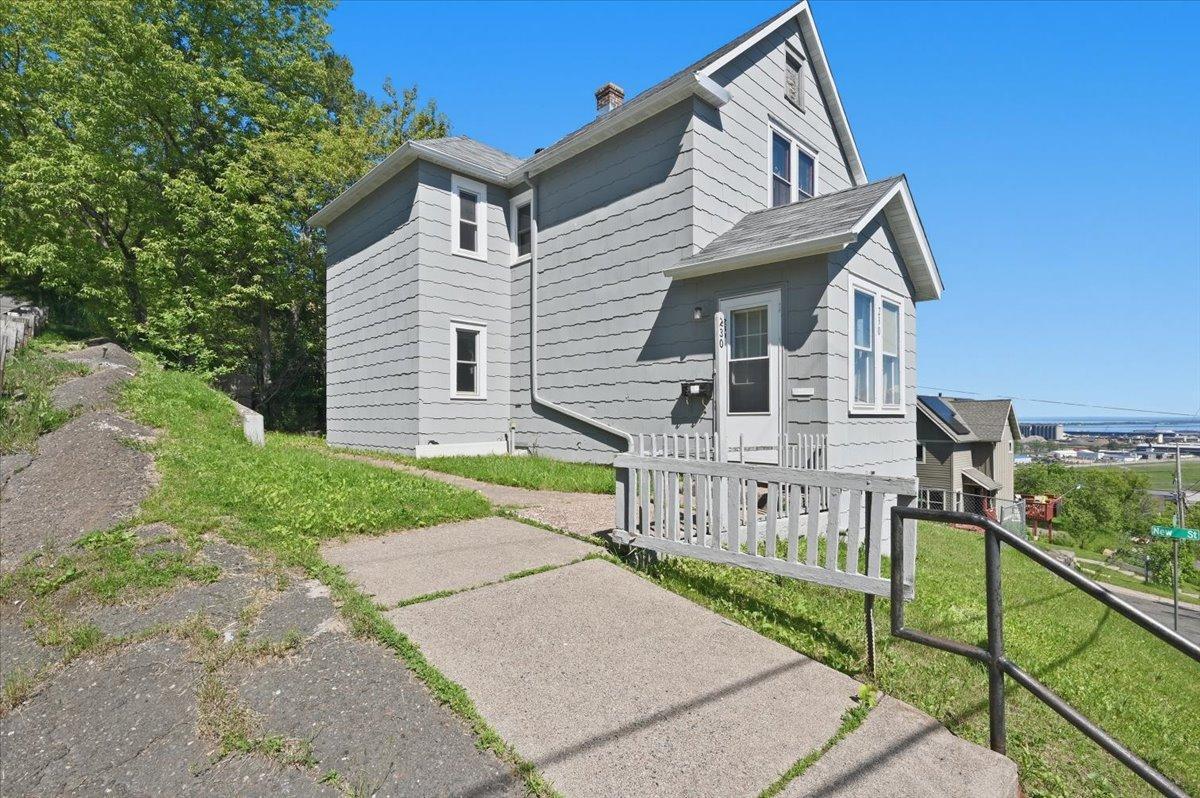 230 N 18th Avenue W