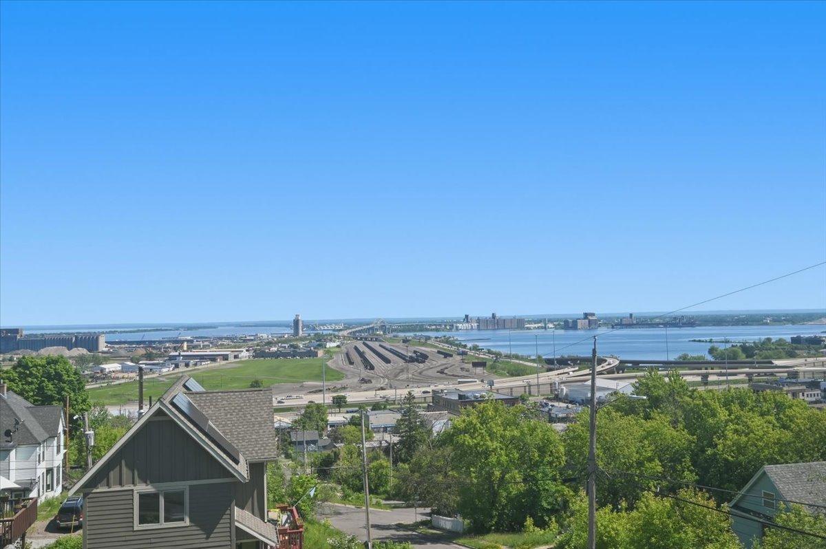 230 N 18th Avenue W