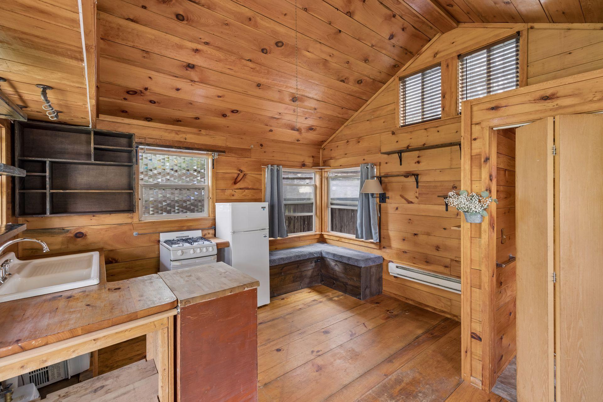 299 Sidney Street W