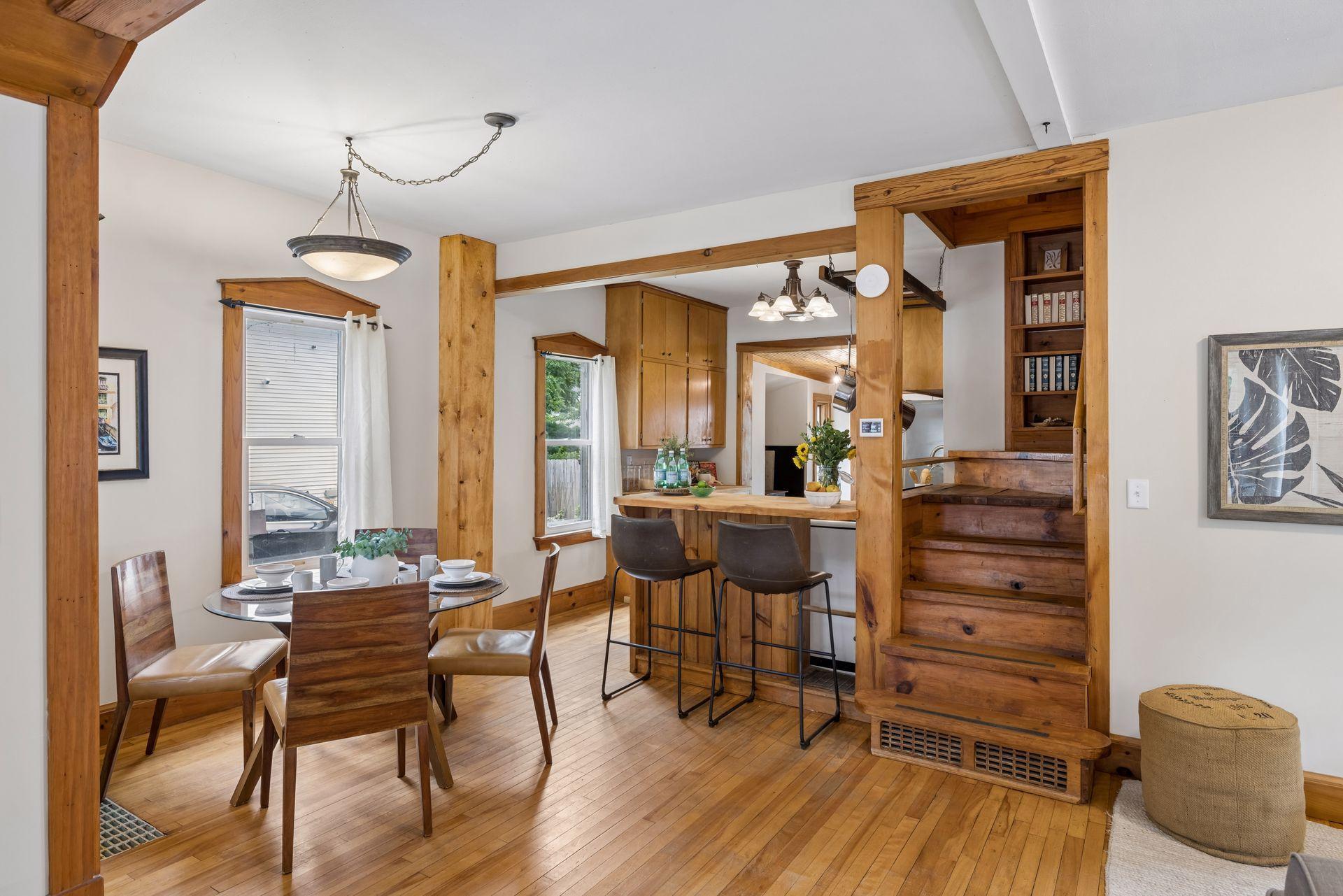 299 Sidney Street W