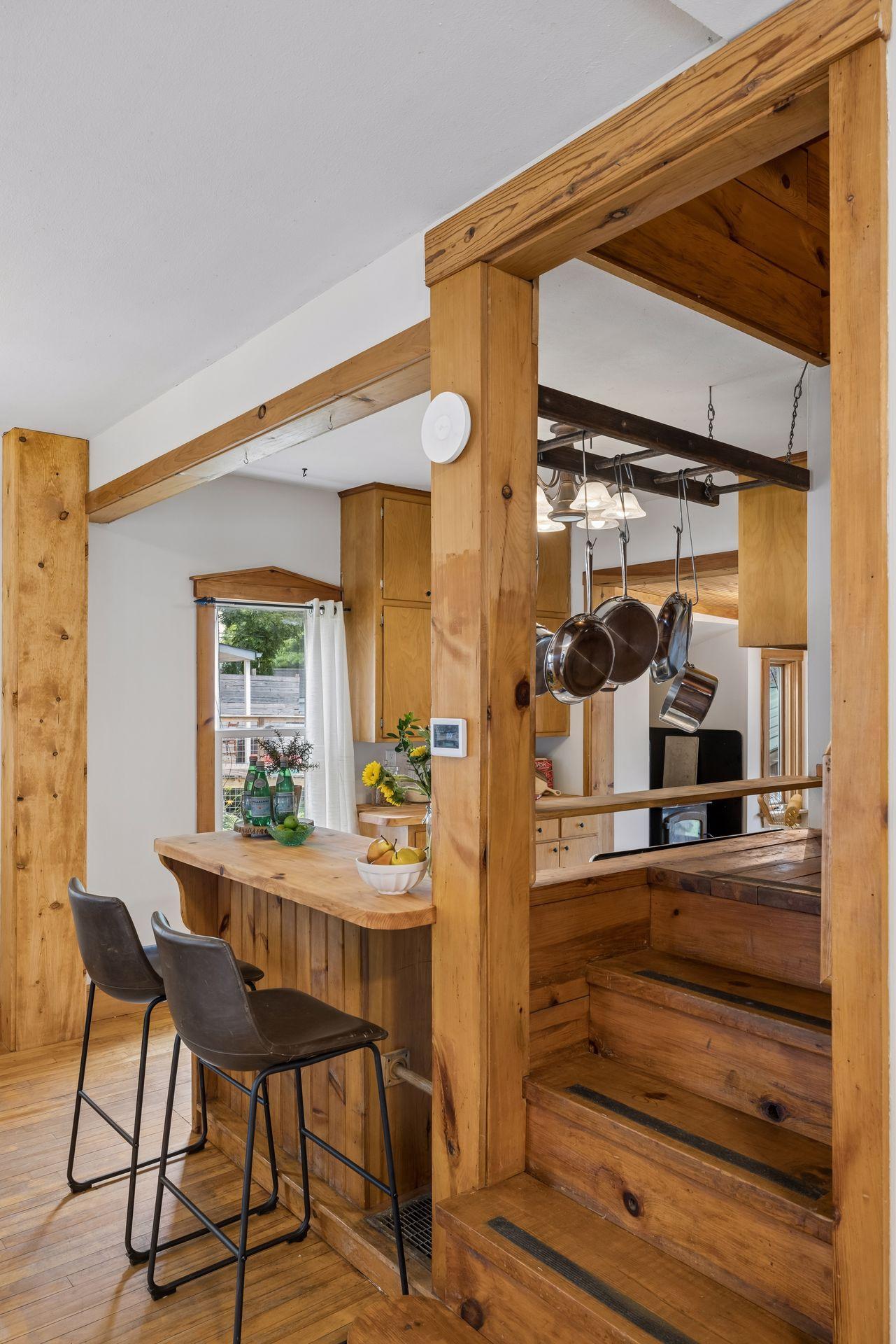 299 Sidney Street W