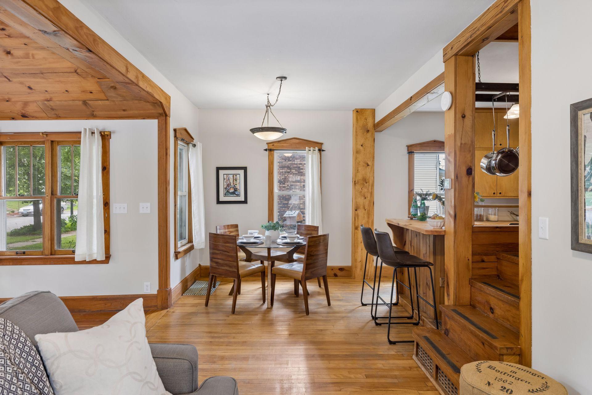 299 Sidney Street W