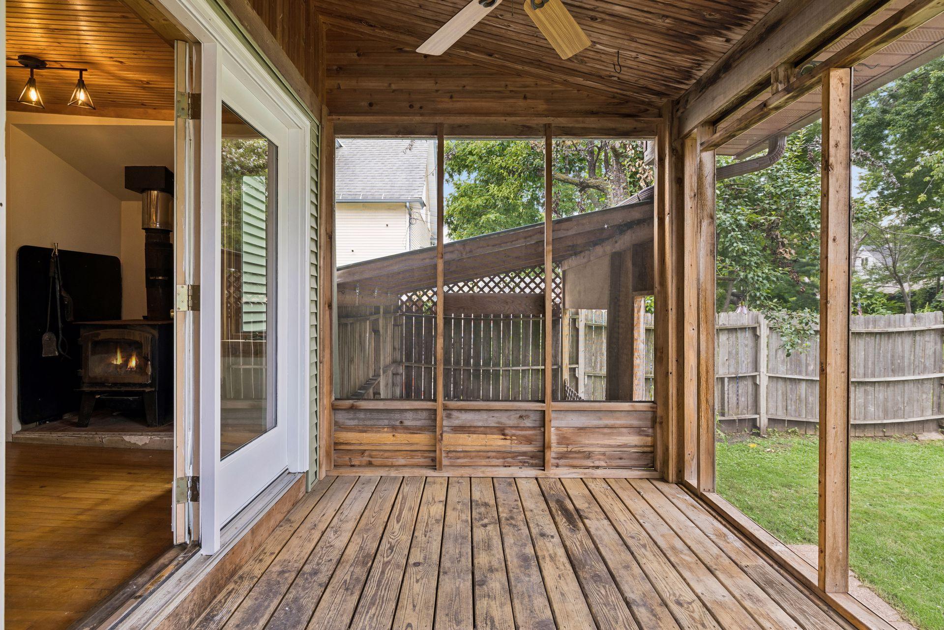 299 Sidney Street W