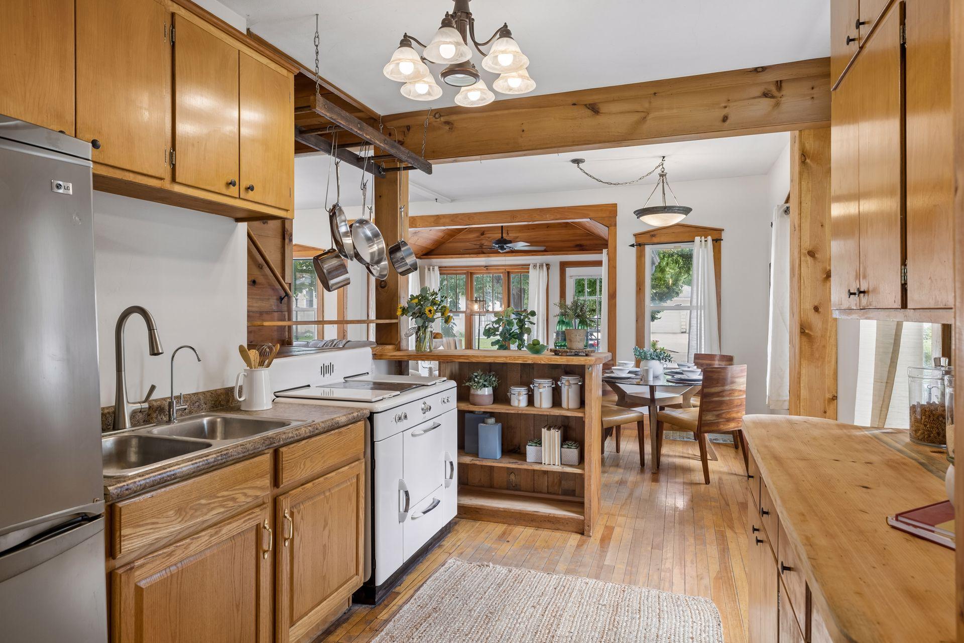 299 Sidney Street W