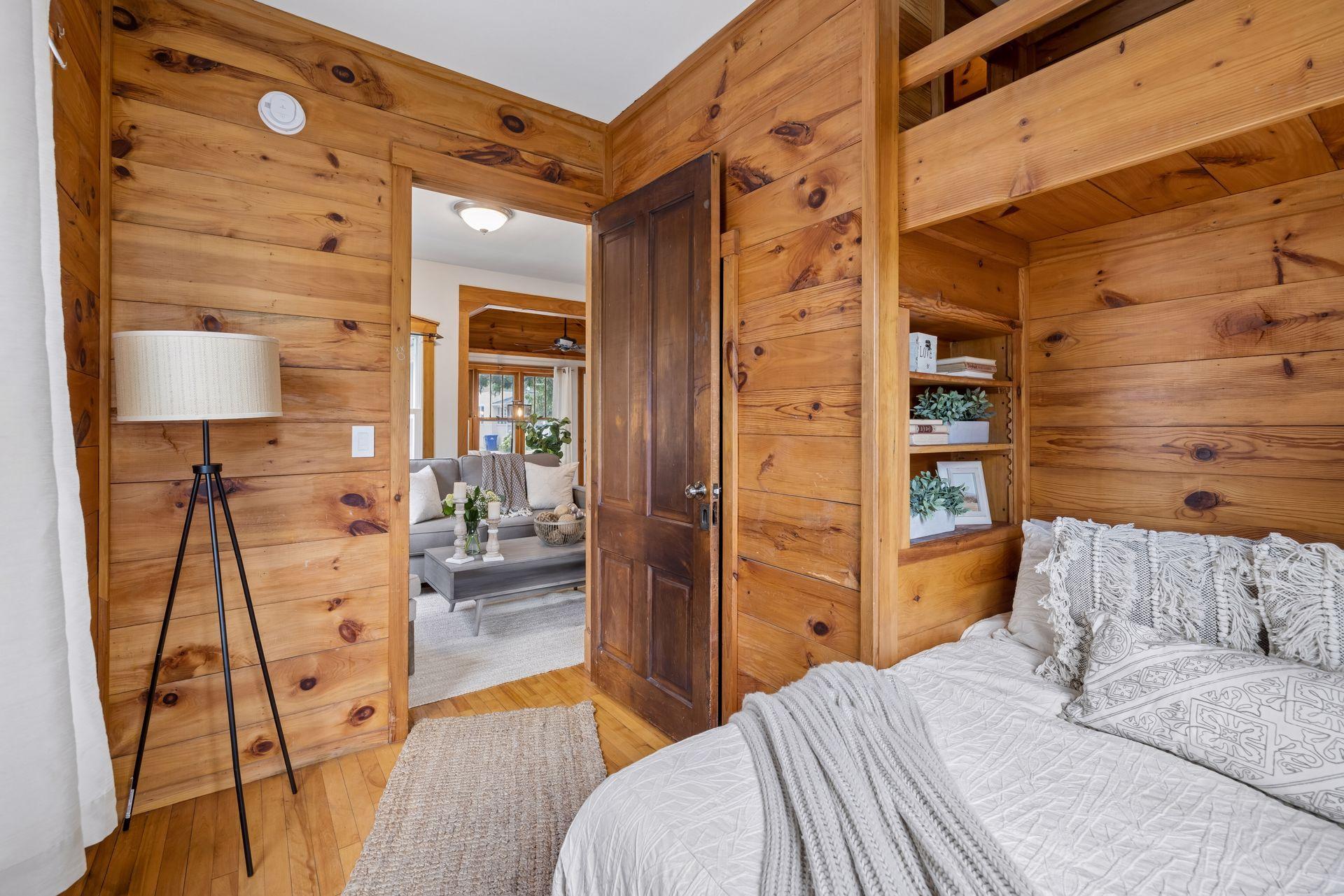 299 Sidney Street W