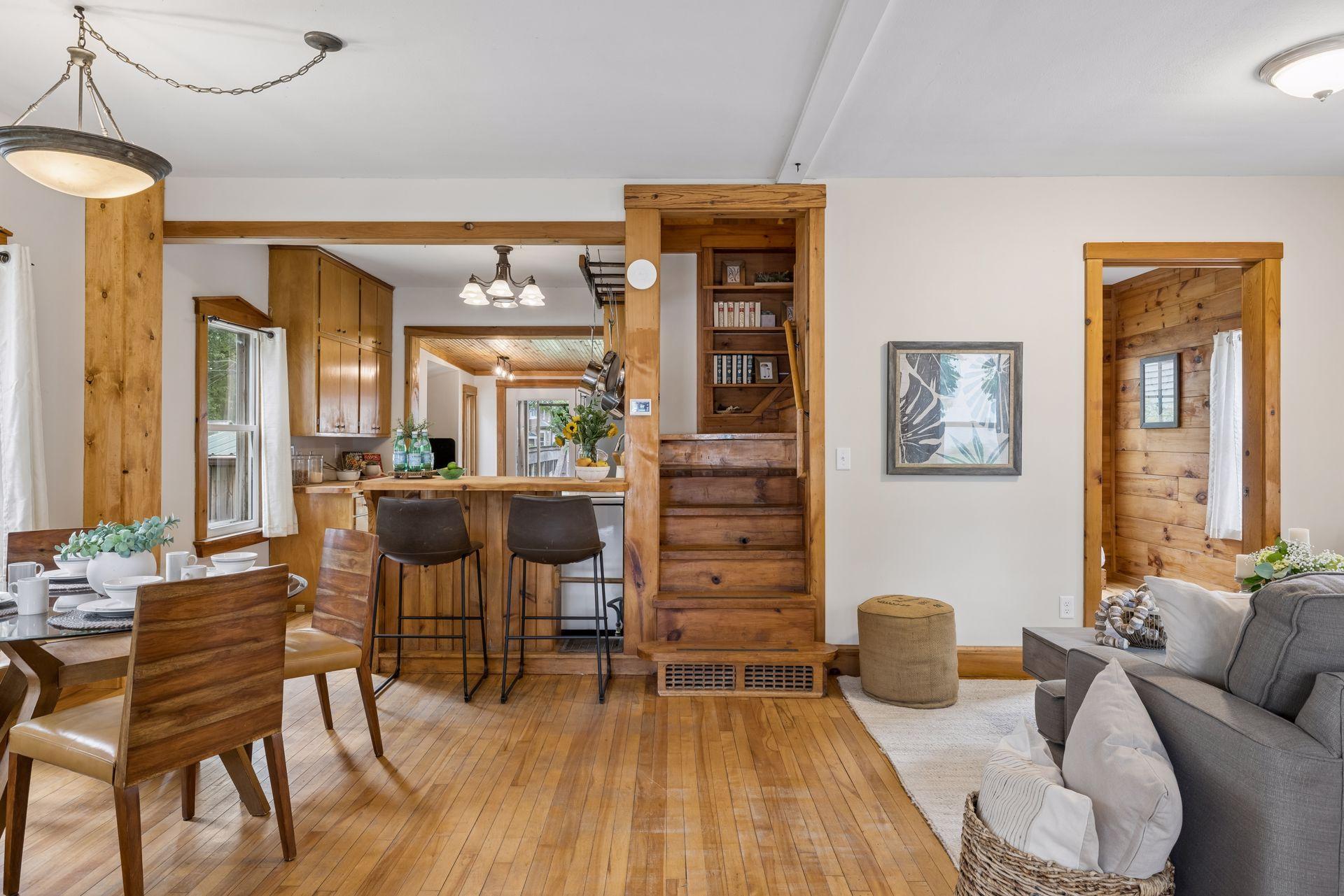 299 Sidney Street W