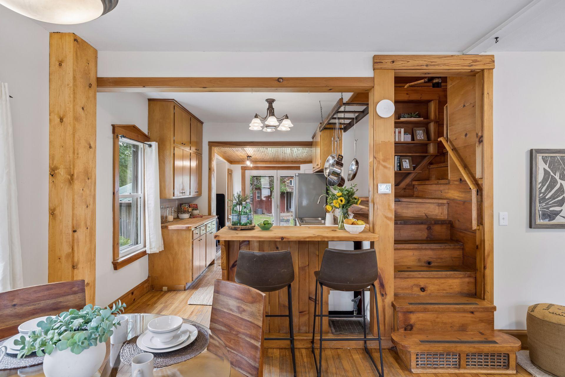 299 Sidney Street W