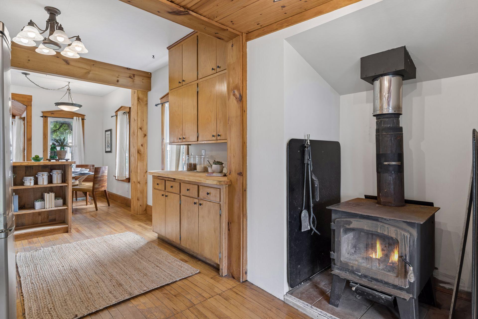 299 Sidney Street W