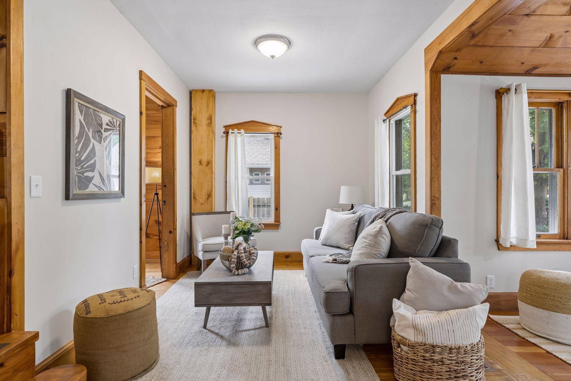 299 Sidney Street W
