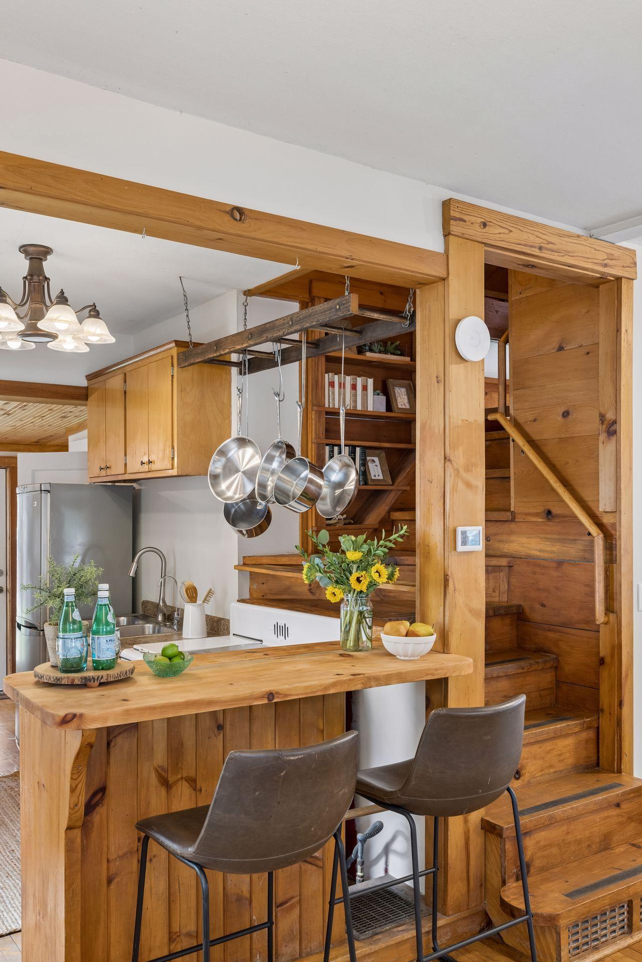 299 Sidney Street W