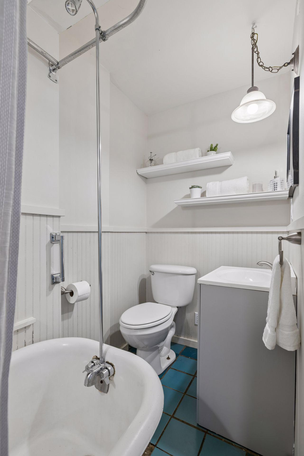 299 Sidney Street W