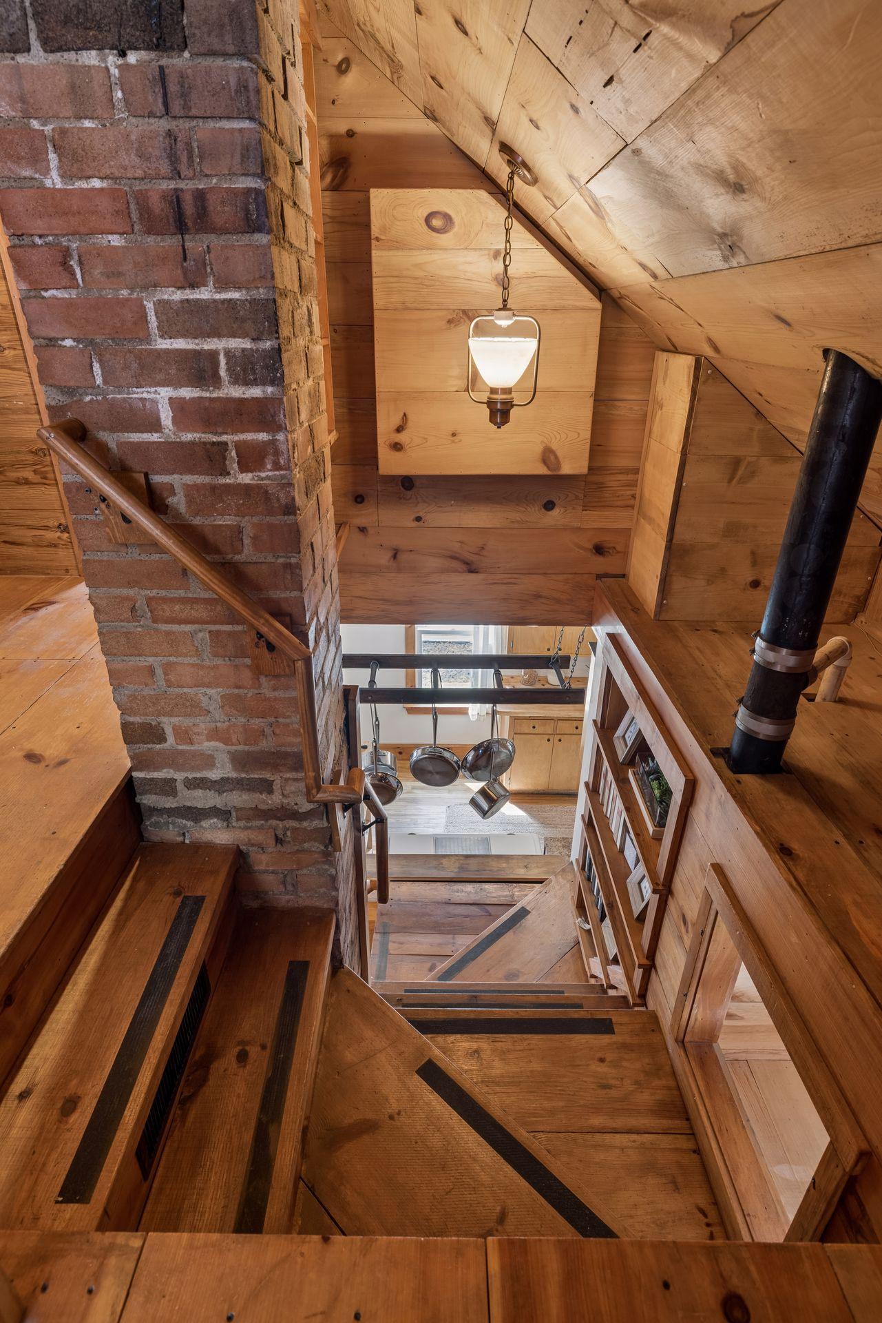 299 Sidney Street W