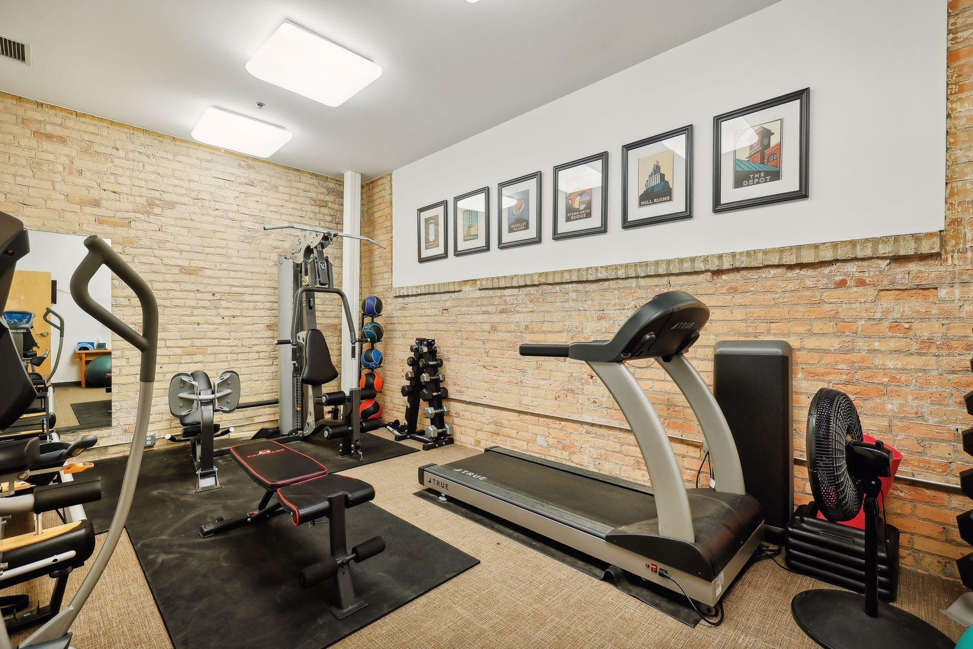 1701 Madison Street NE Unit: 404
