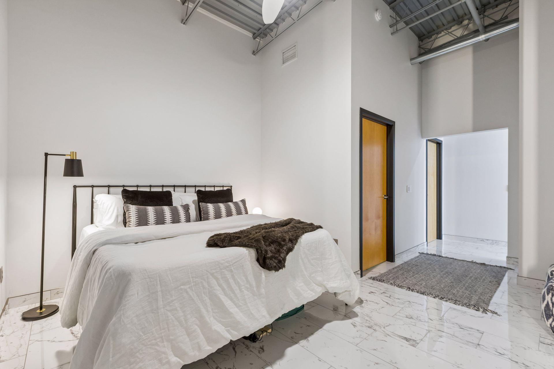 1701 Madison Street NE Unit: 404