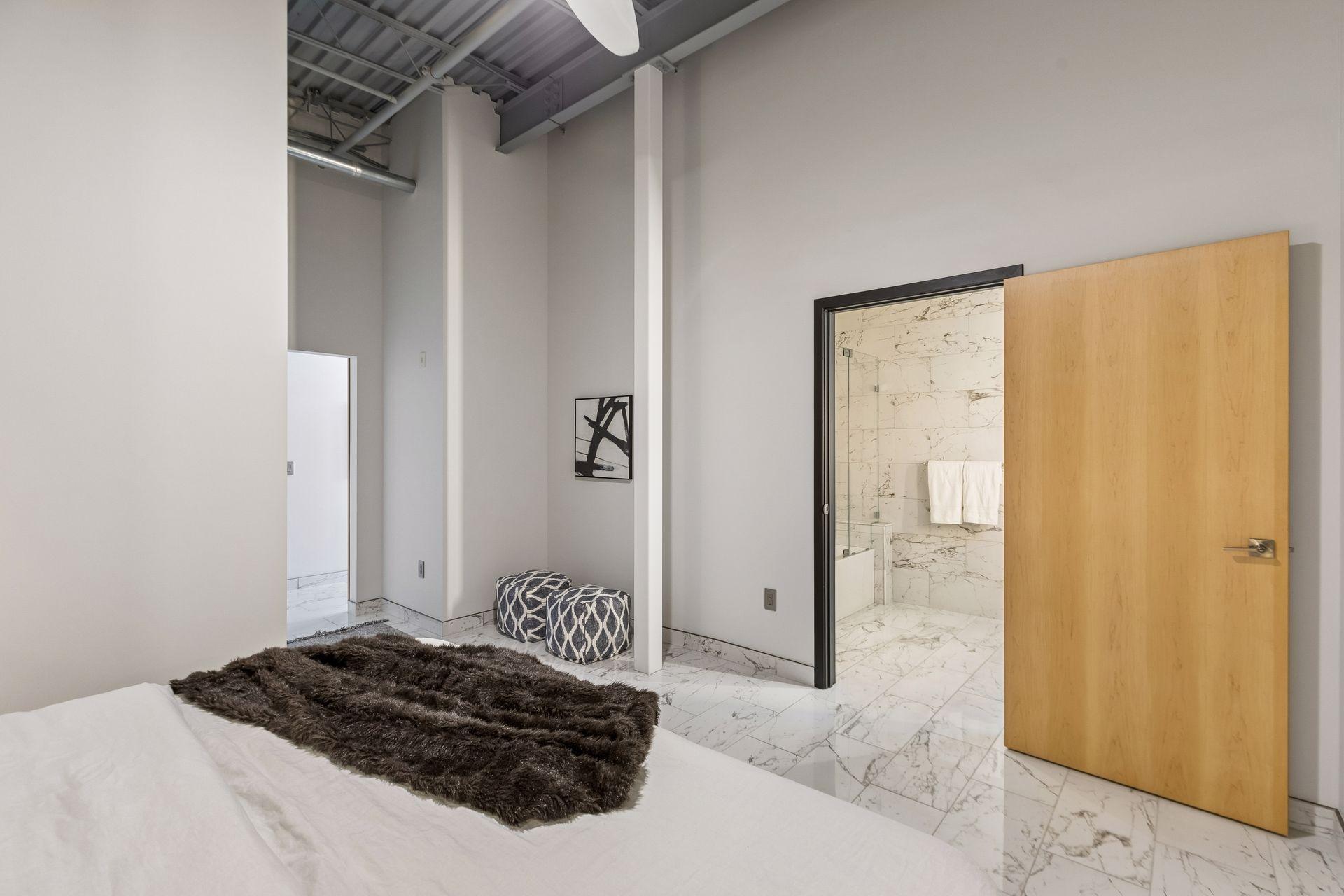 1701 Madison Street NE Unit: 404