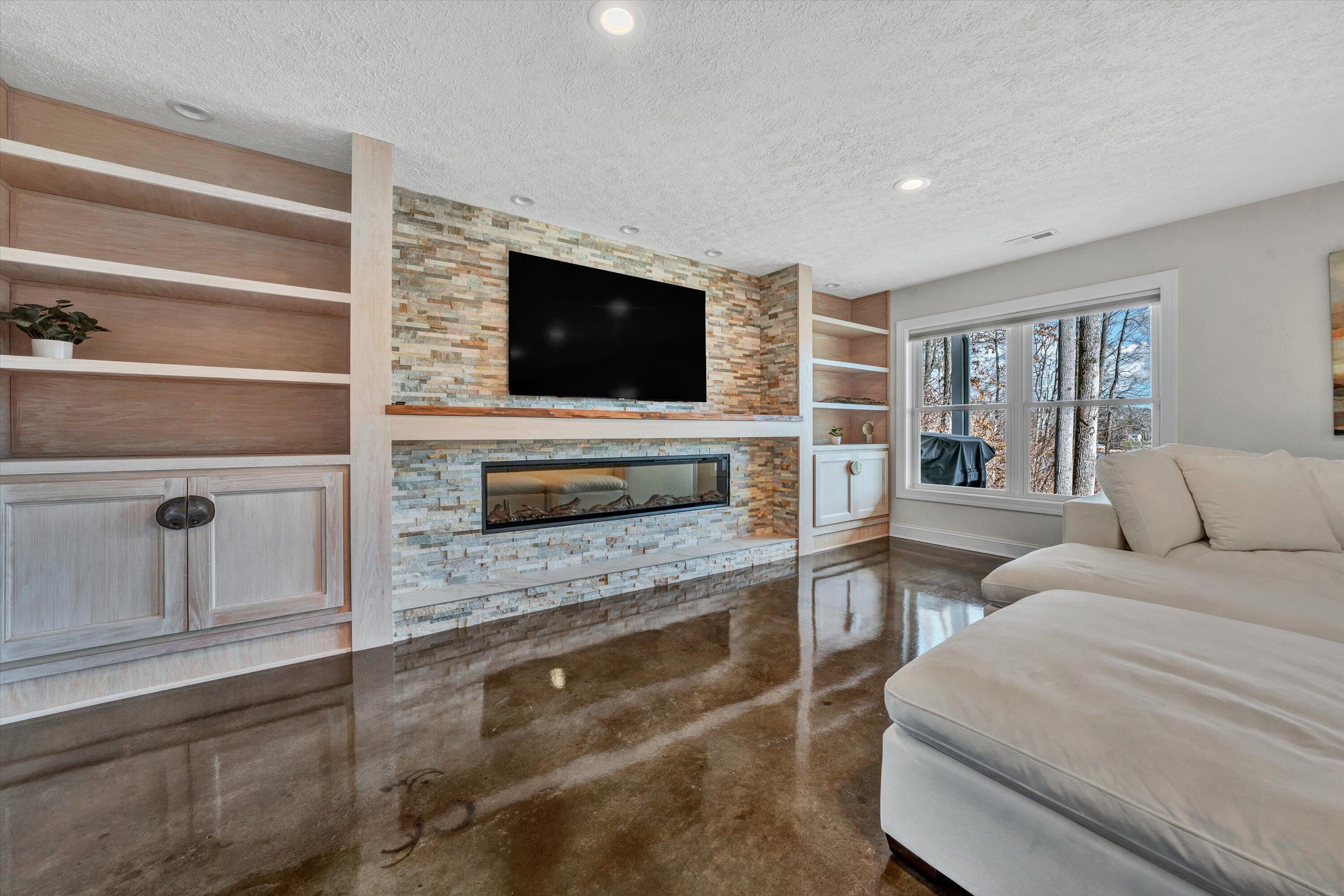 565 Backwoods LN
