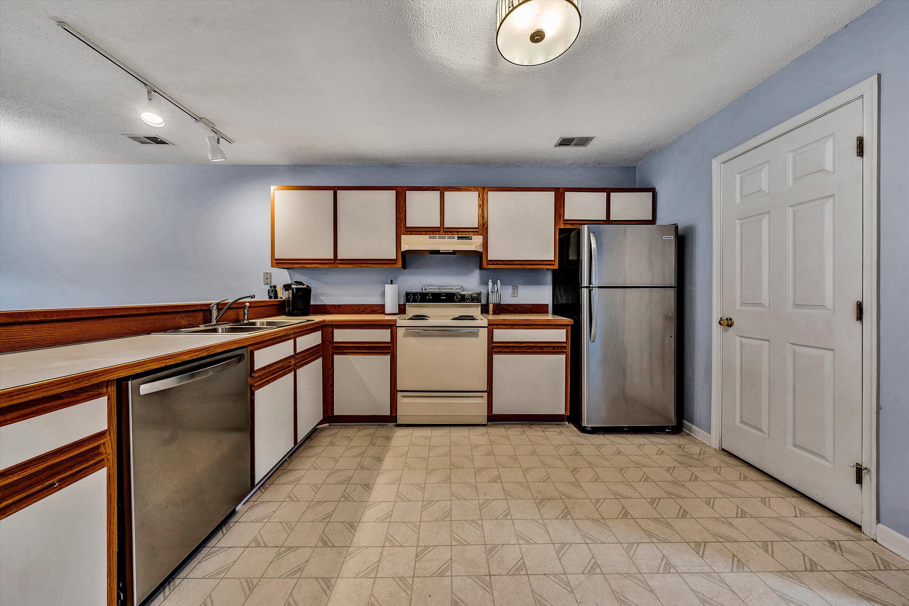 600 Montevista RD Unit: 802