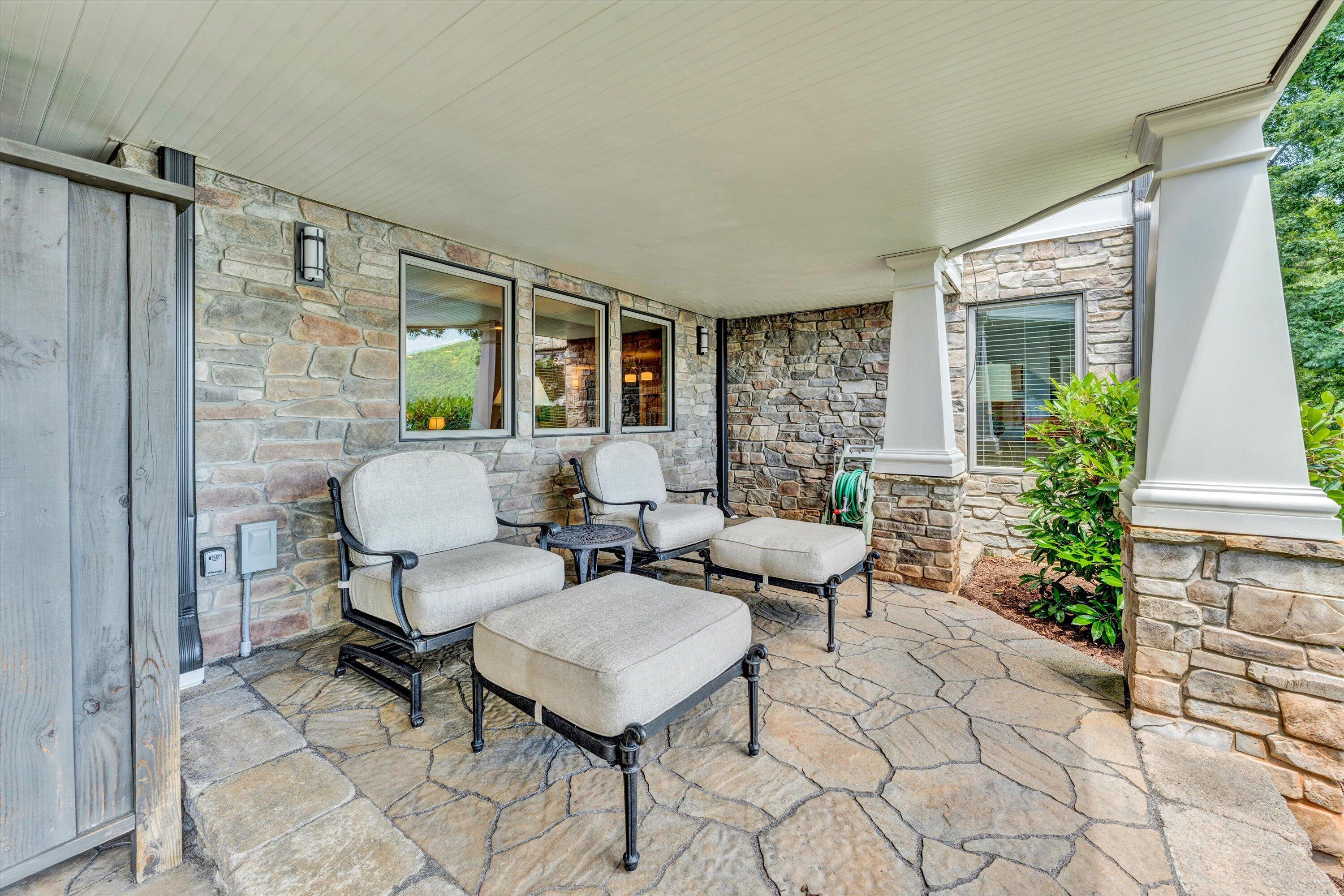 2353 Capewood DR
