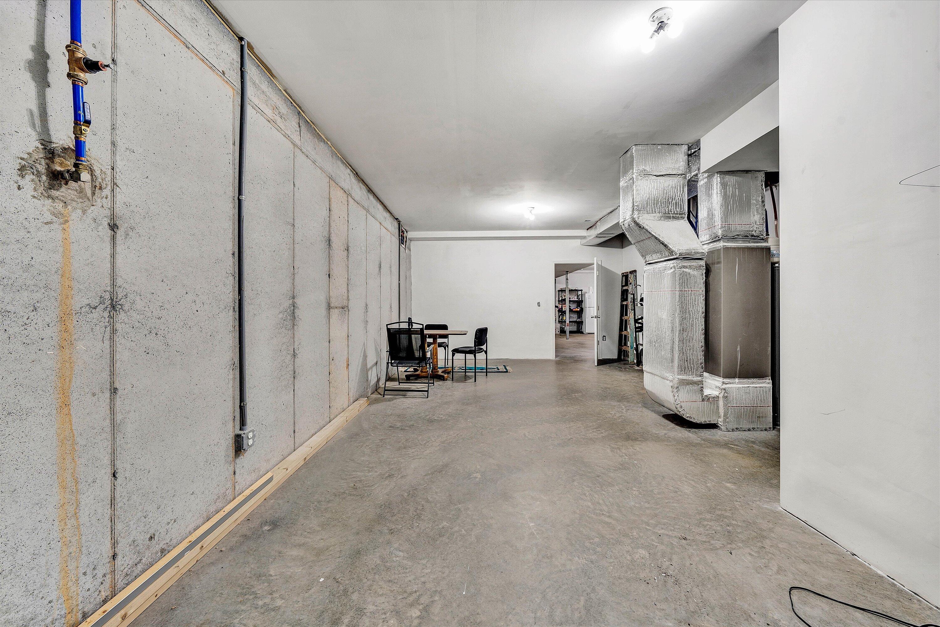 1177 Diamond AVE