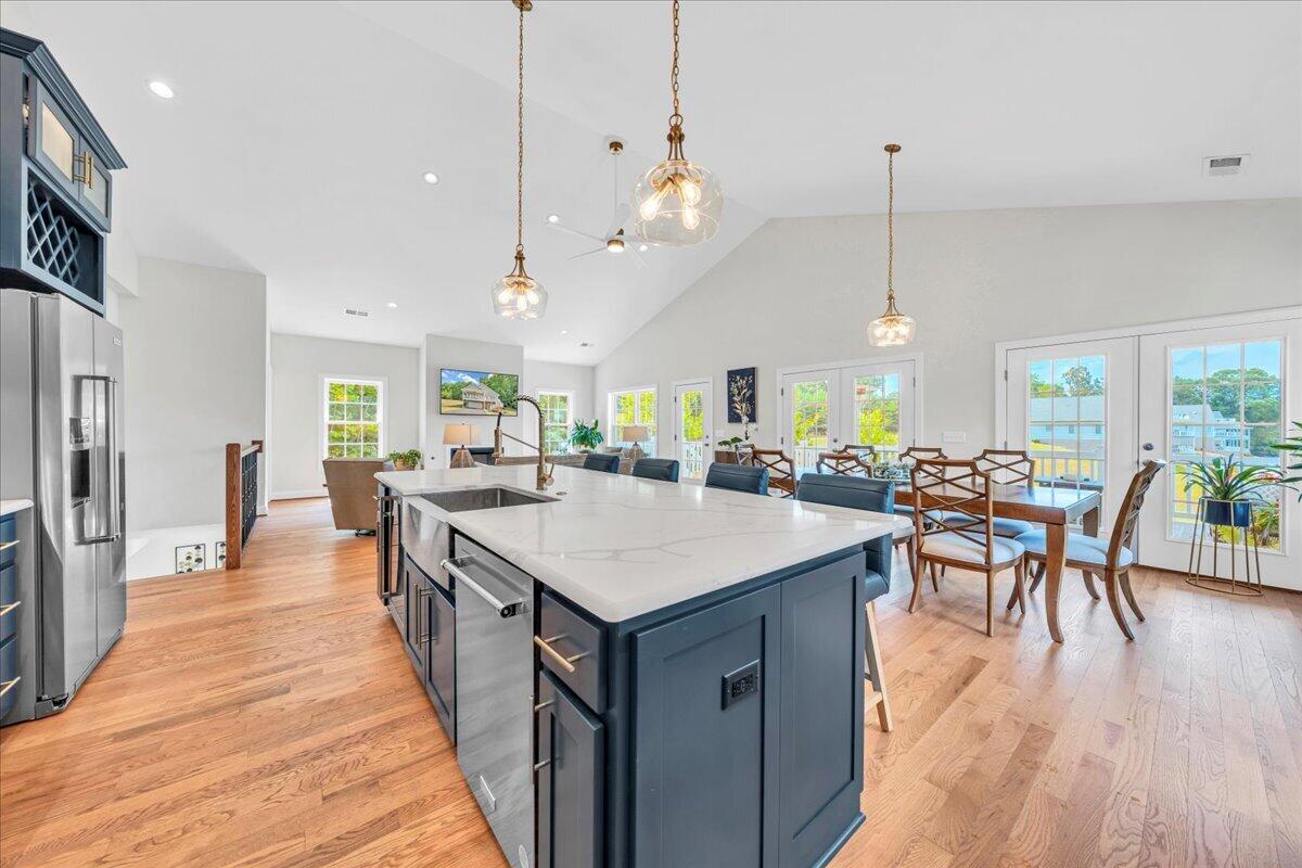 110 Lands End CIR