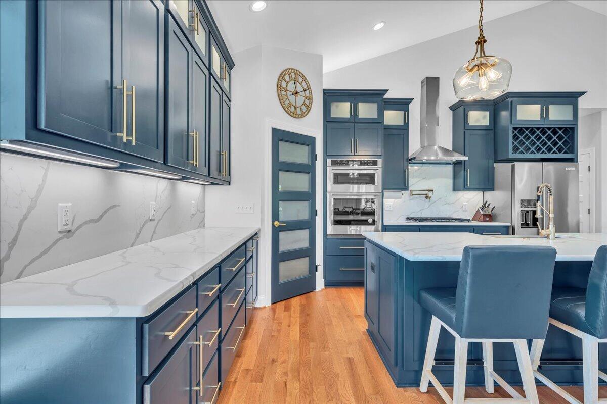 110 Lands End CIR