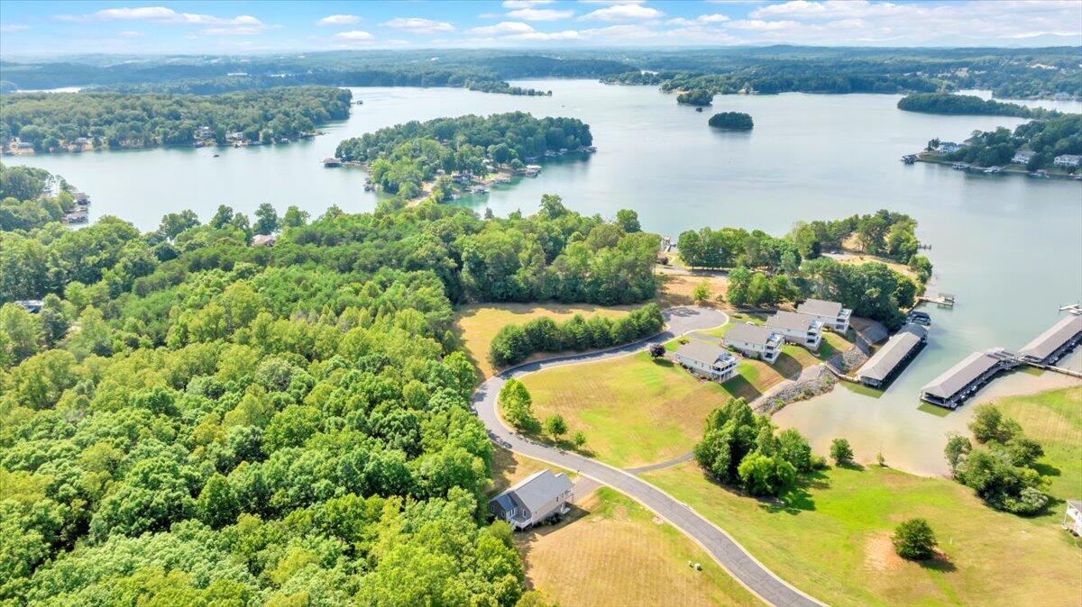 110 Lands End CIR