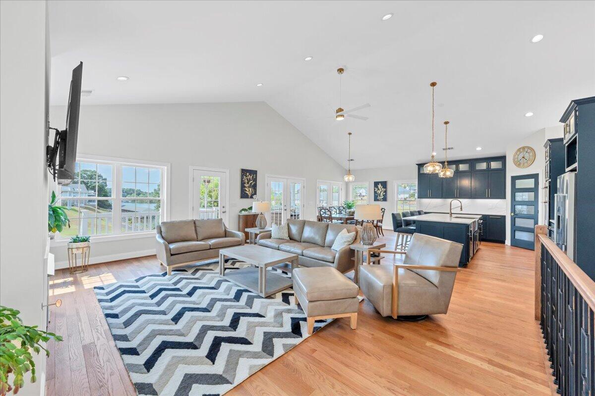 110 Lands End CIR