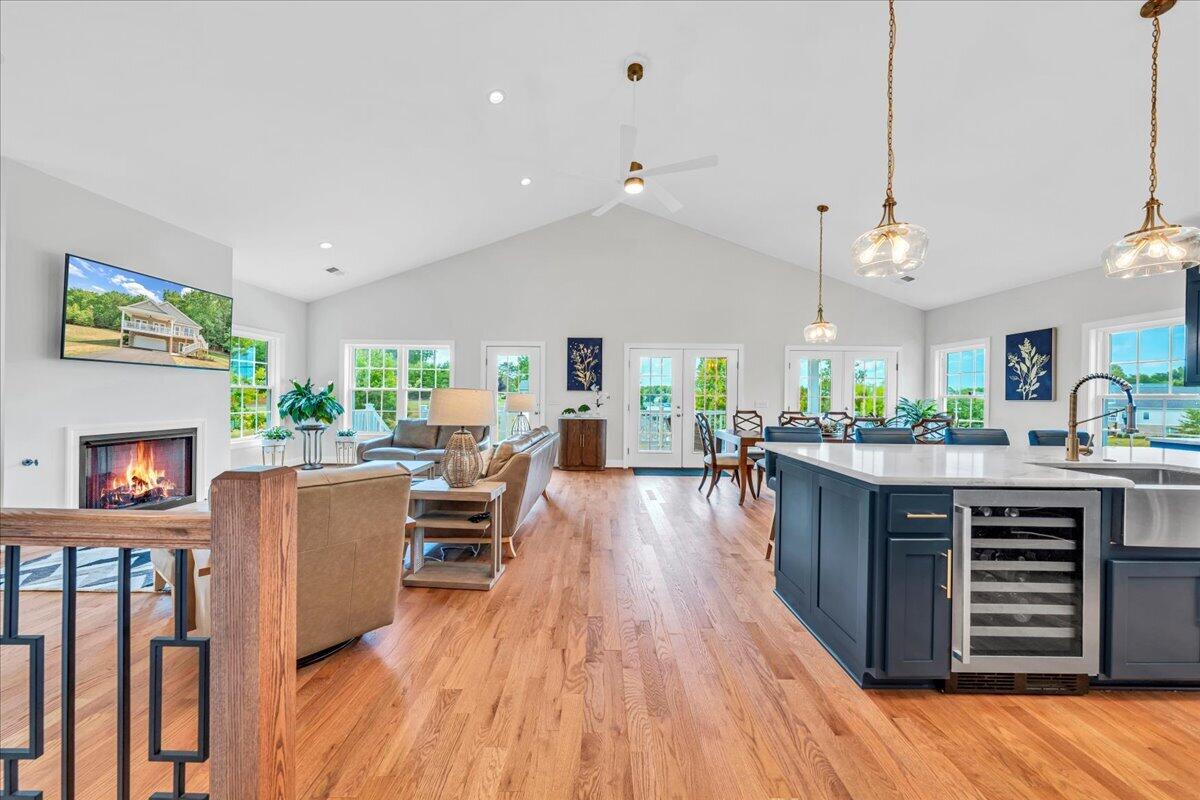110 Lands End CIR