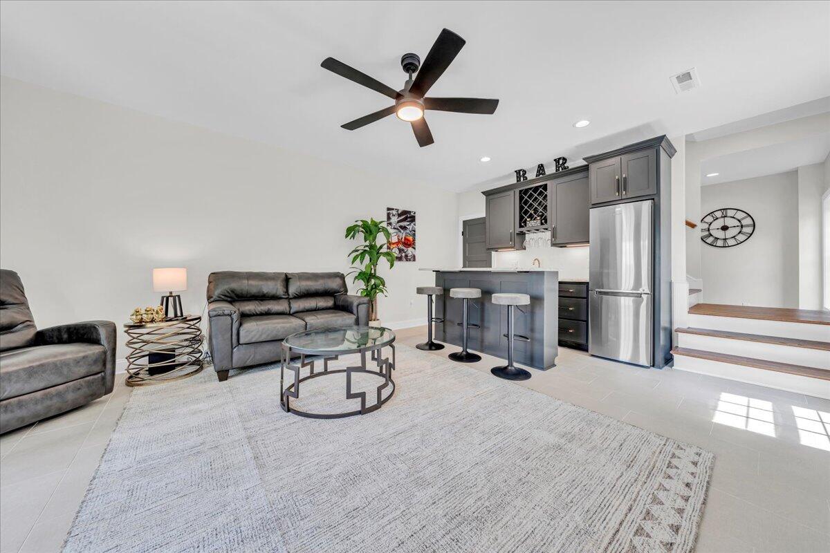 110 Lands End CIR